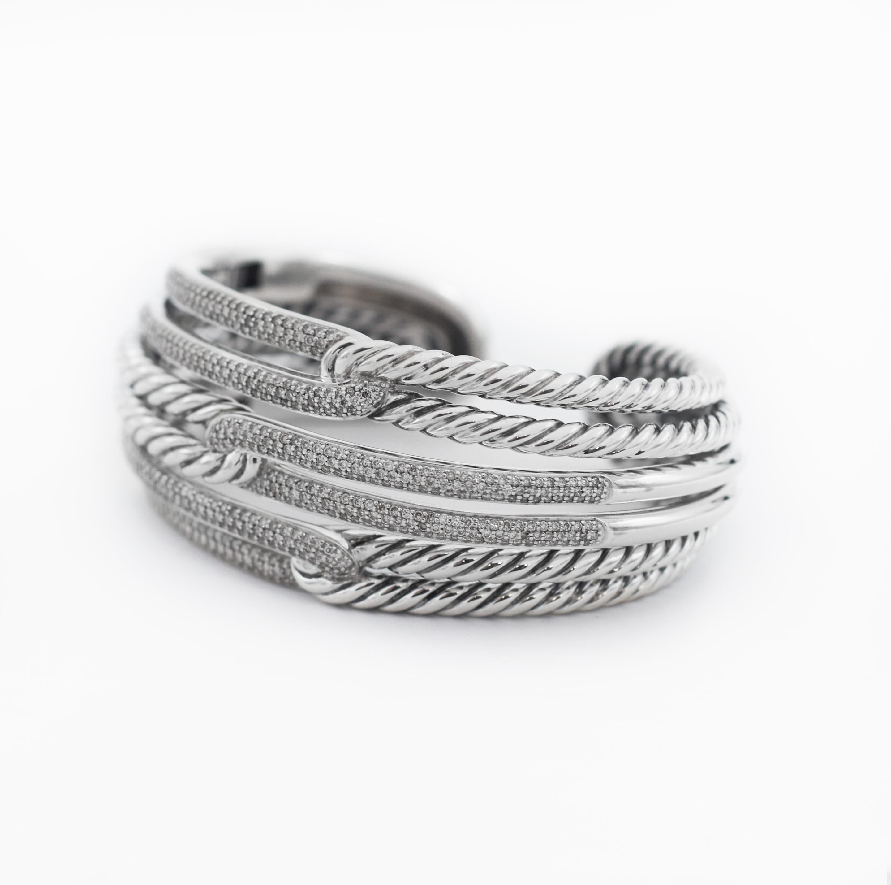 David Yurman 925 Silber Diamant Labyrinth Dreifachschleifen-Manschettenarmband (Rundschliff) im Angebot