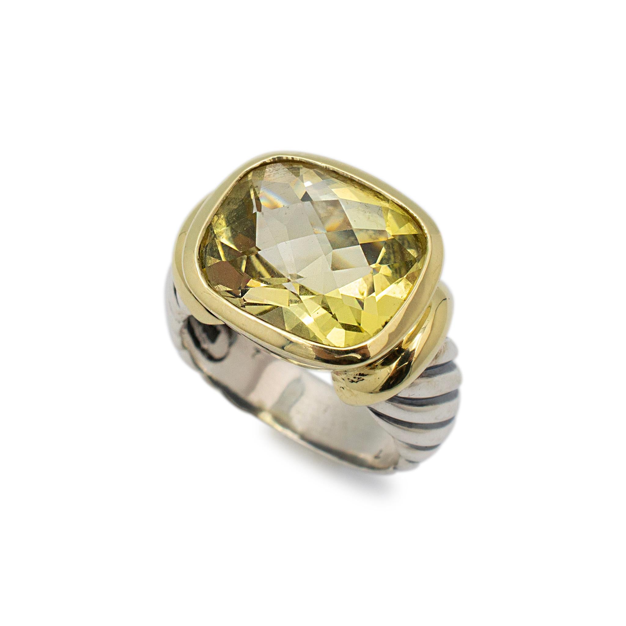 Marke: David Yurman

Geschlecht: Damen

Metall-Typ: 14K Gelbgold und 925 Sterling Silber

Ringgröße: 7

Gewicht: 10,20 Gramm

Damen 14K Gelbgold und Sterling Silber Citrin Cocktail Ring mit einem halben runden Schaft. Die Metalle wurden getestet und