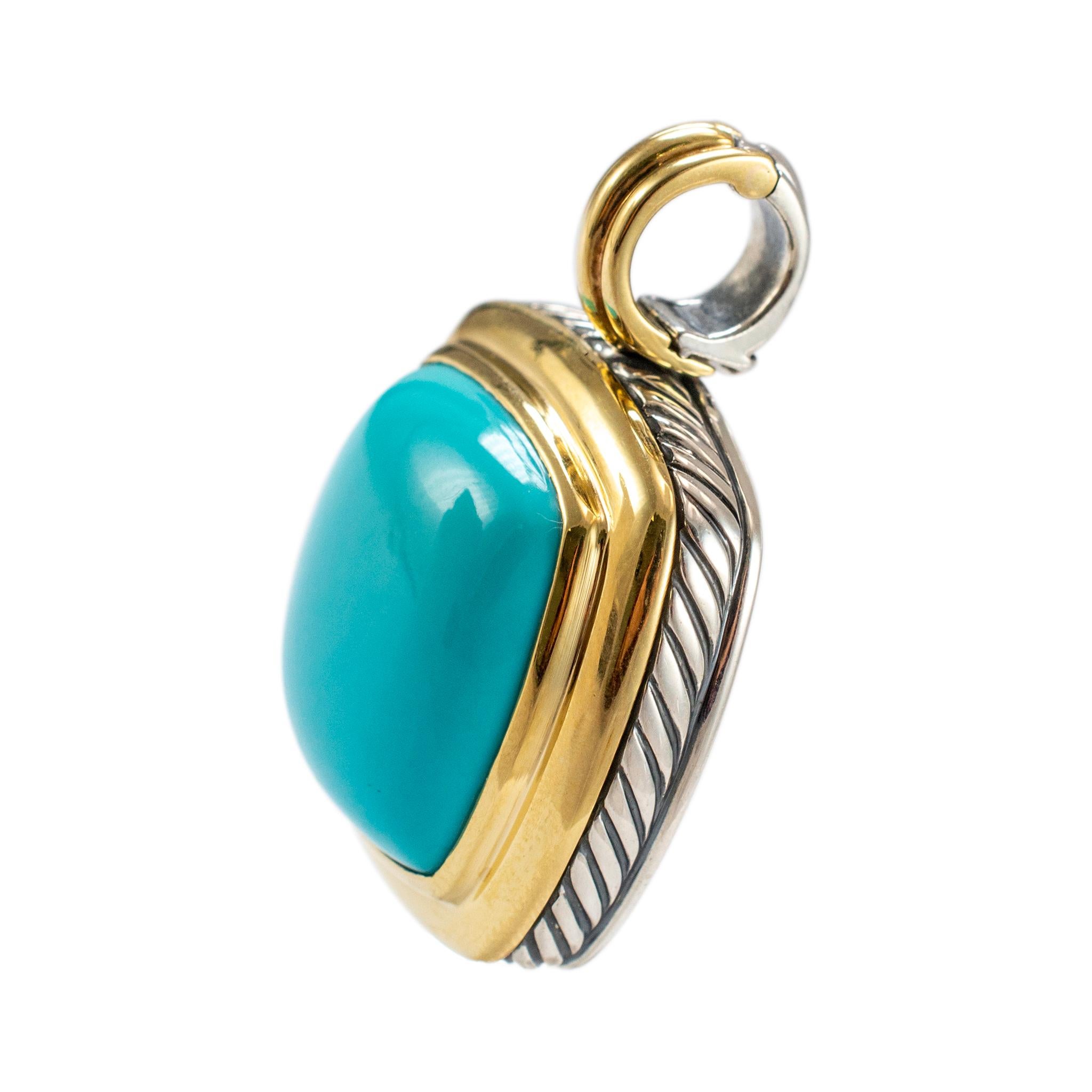 Marke: David Yurman

Geschlecht: Damen

Metall Typ: 18K Gelbgold & 925 Sterling Silber

Länge: 1,37 Zoll

Breite: 1,00 Zoll

Gewicht: 19,80 Gramm

Türkis-Anhänger aus 18 Karat Gelbgold und Silber. Die Metalle wurden getestet und es wurde