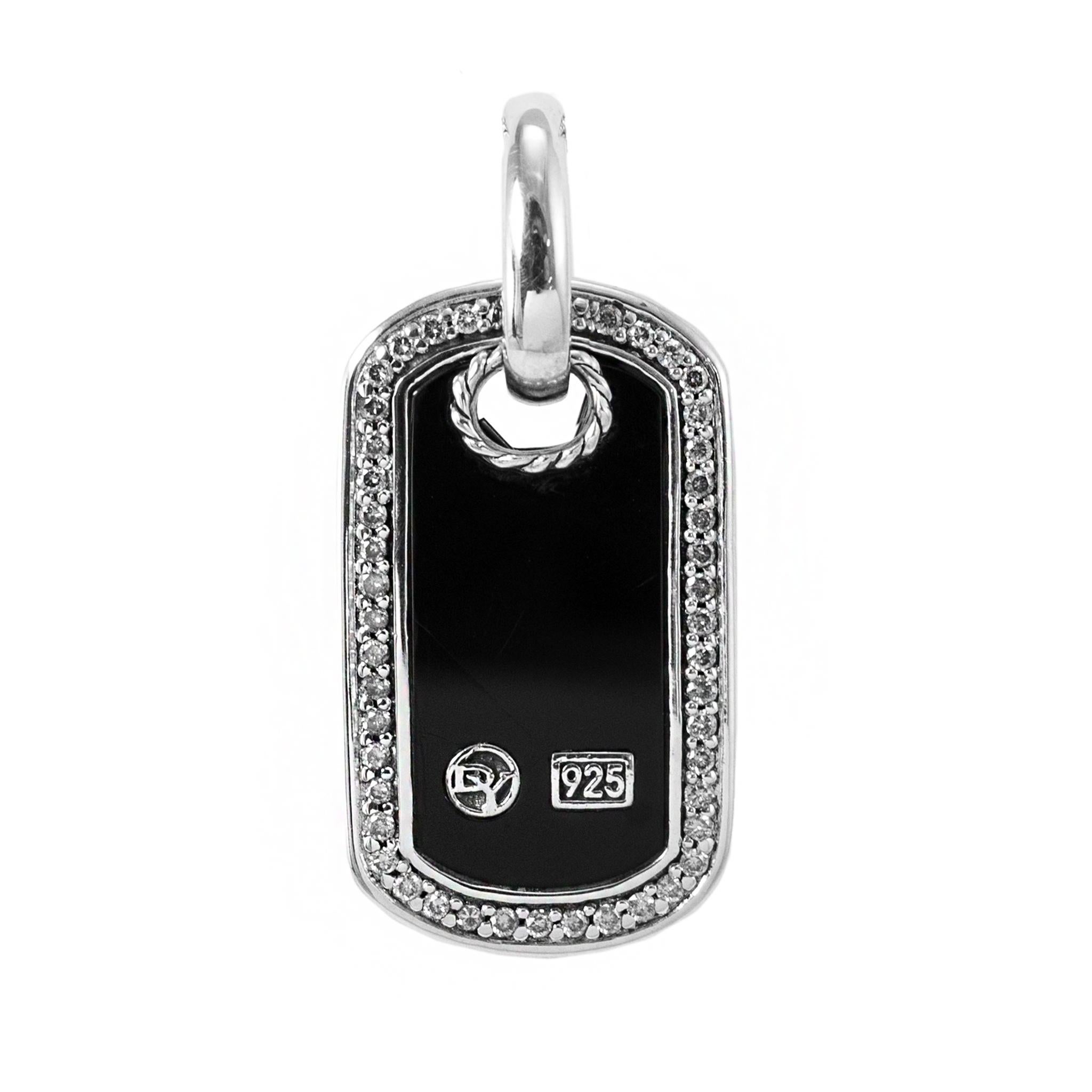 Marchio: David Yurman

Tipo di metallo: Argento 925

Lunghezza: 17 - 18 pollici

Larghezza: 2.00 mm

Peso: 16,40 grammi

Collana a maglie uniformi in argento con diamanti princess. Il metallo è stato testato ed è risultato essere argento 925