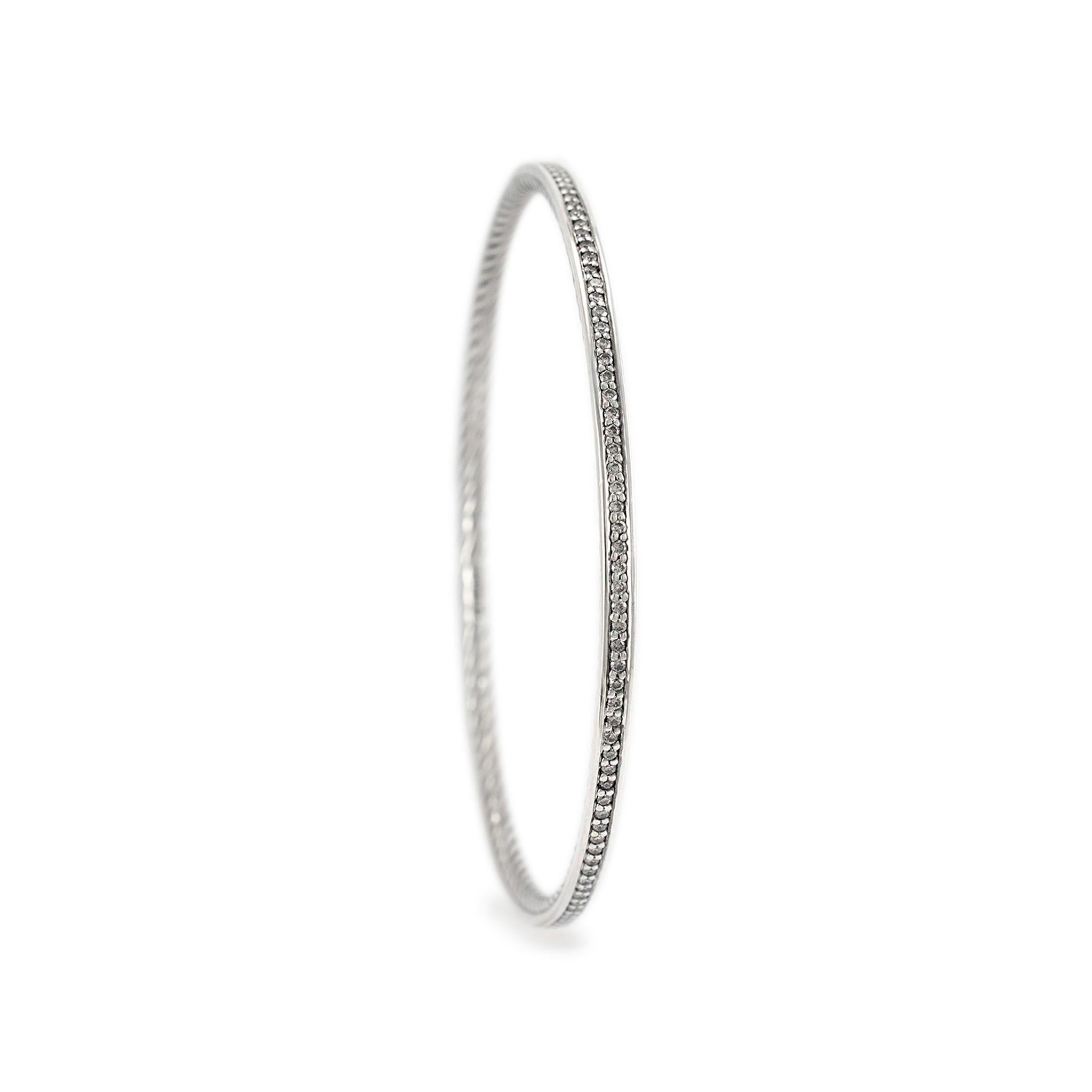 Marke: David Yurman

Geschlecht: Damen

Metall Typ: 925 Sterling Silber

Länge: 7,50 Zoll 

Breite: 2.85 mm

Gewicht: 11,35 Gramm

Damen Designer gemacht texturiert & poliert Silber Diamant Armreif Armband. Das Metall wurde getestet und als 925