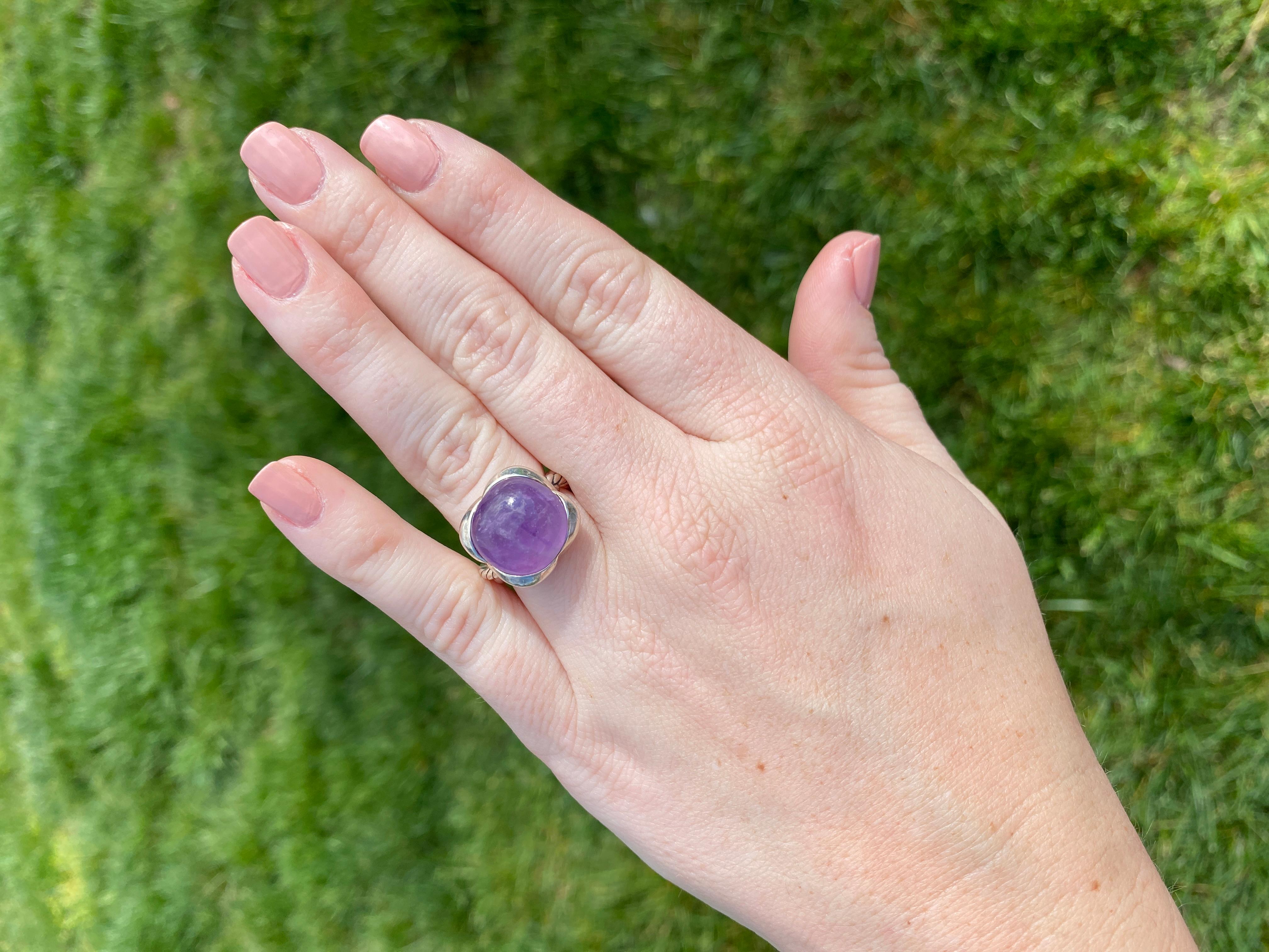 David Yurman 9.5 Carat Amethyst Infinity Ring, Sterling Silver, Ring, Large In Good Condition For Sale In McLeansville, NC