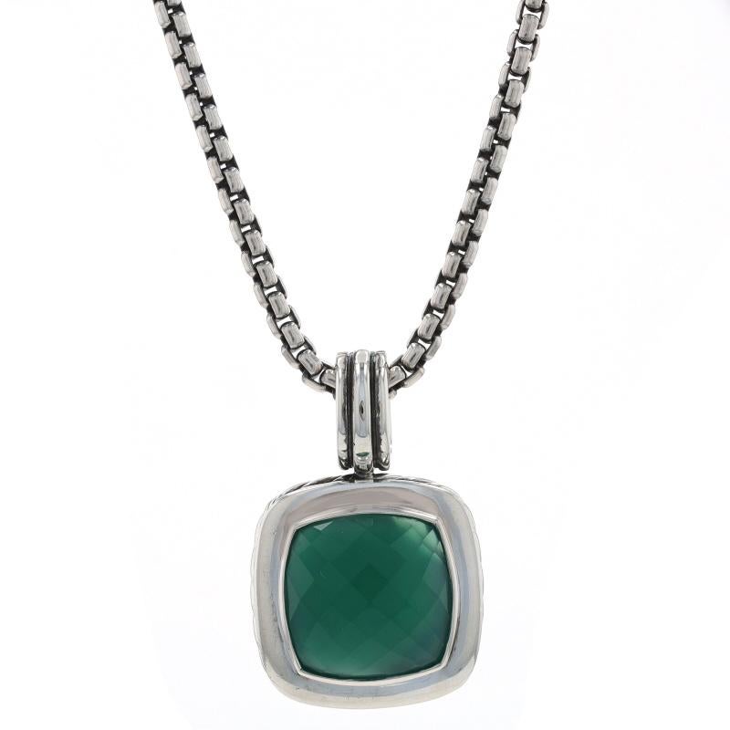Marke: David Yurman
Collection'S: Albion

Metall Inhalt: Sterling Silber & 14k Weißgold

Informationen zu Stein
Natürlicher grüner Onyx

Stil: Solitär Enhancer
Stil der Kette: Venezianische Box
Verschluss-Typ: Karabinerhakenverschluss

Abmessungen