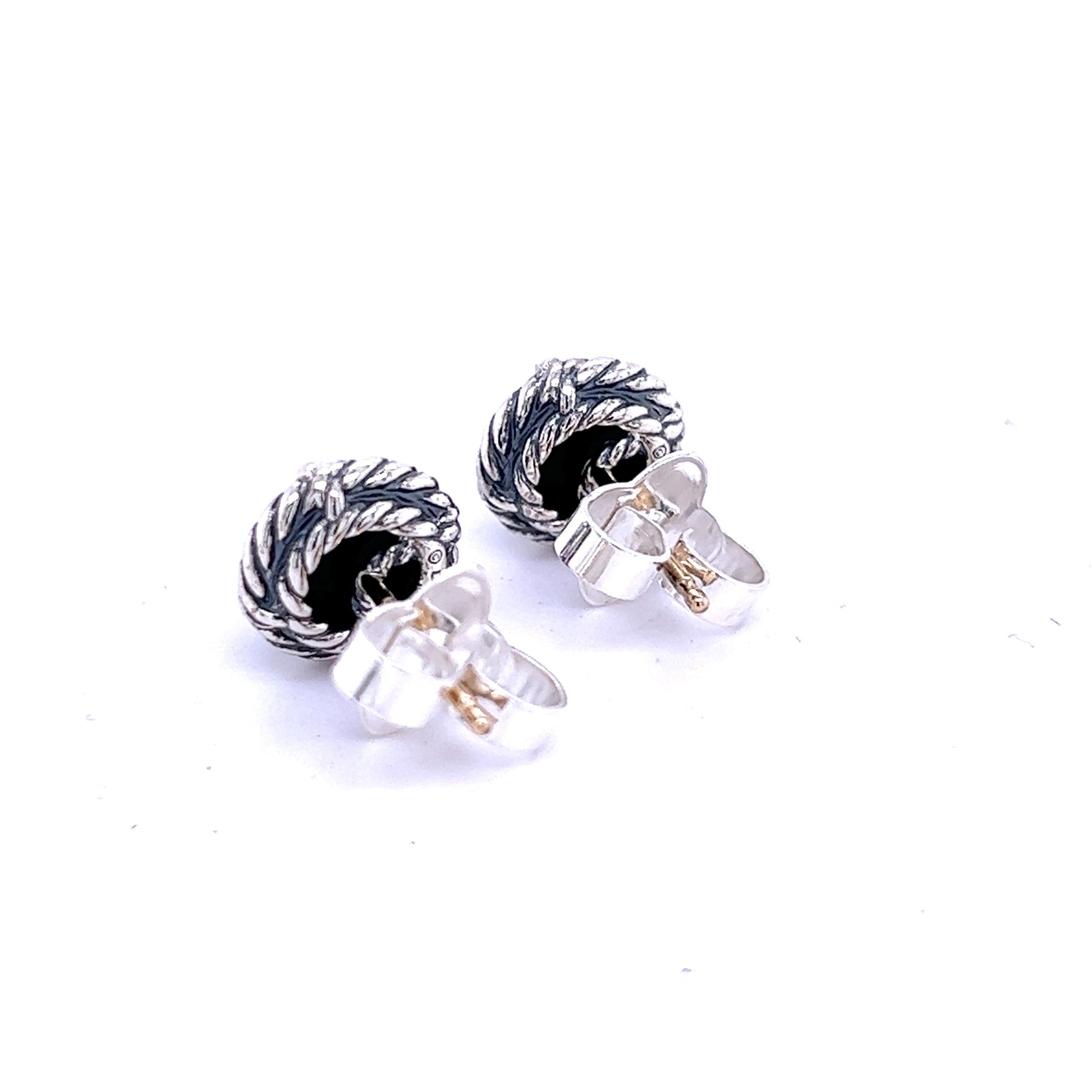 David Yurman Authentic Estate Black Onyx Chantelaine Stud Earrings Silver  In Good Condition For Sale In Brooklyn, NY