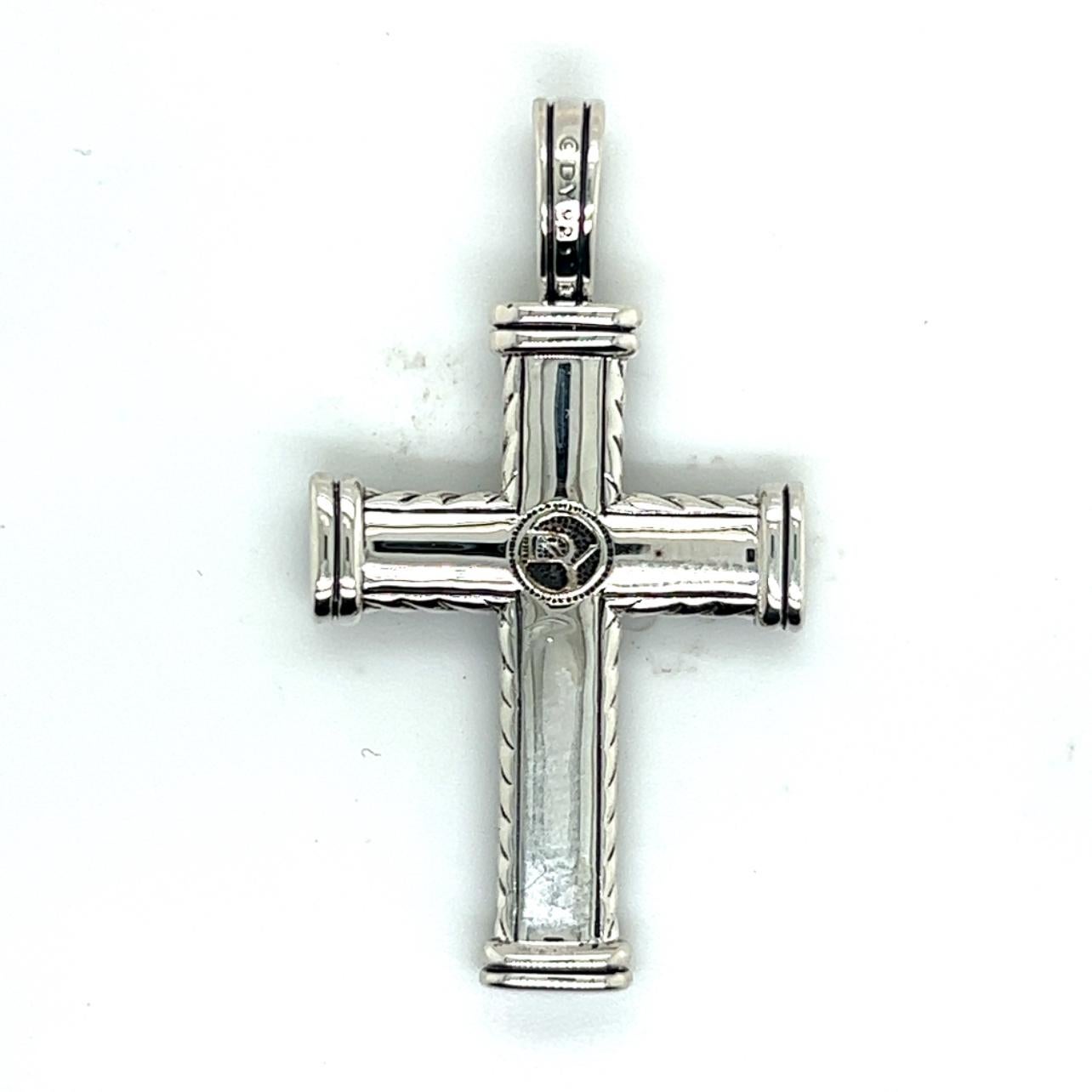 David Yurman Authentic Estate Chevron Silver Cross Pendant In Good Condition In Brooklyn, NY