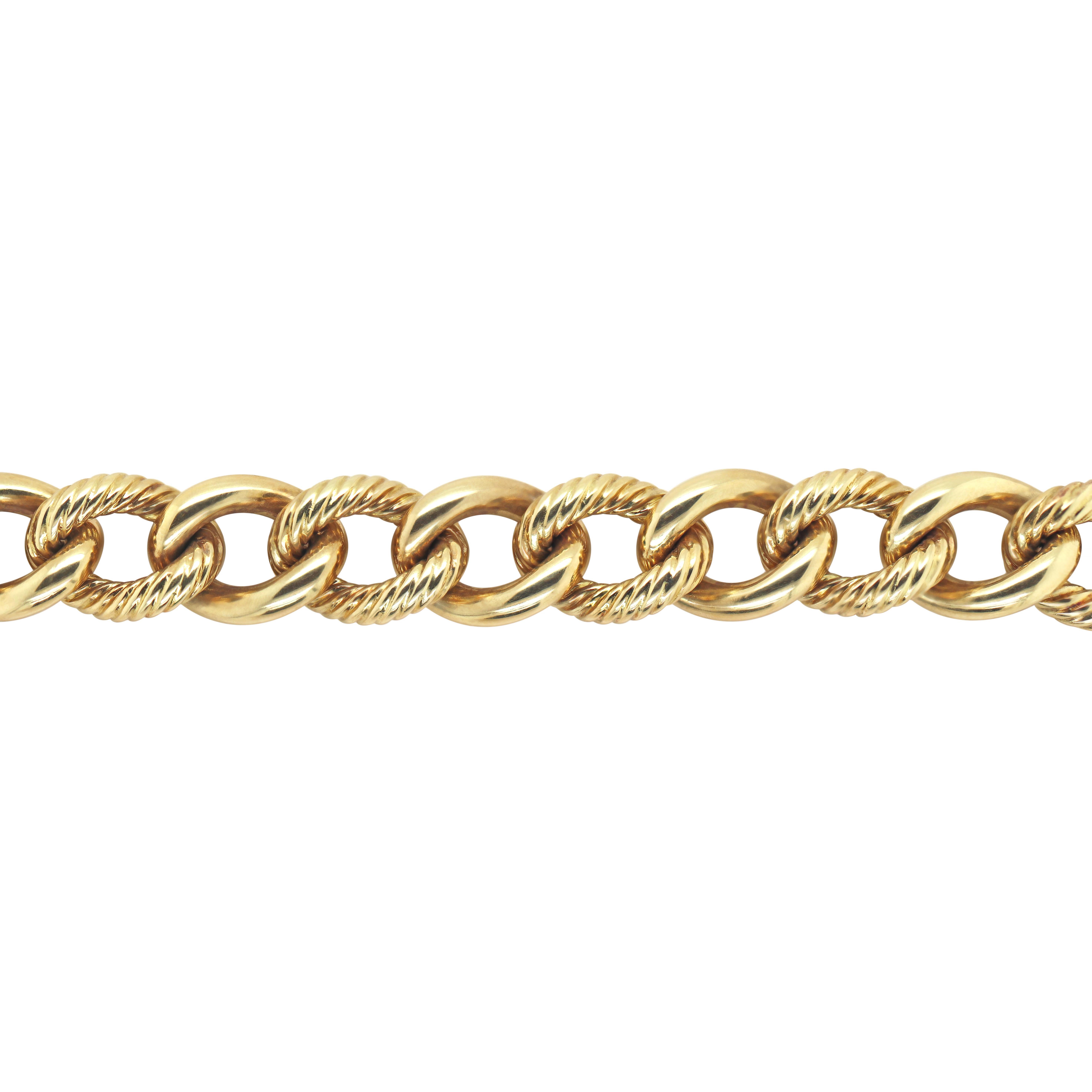 This beautiful curb link bracelet by David Yurman is crafted in 18 carat yellow gold and features alternating high-polish and cable textured large curb links. The bracelet is finished with a hidden link clasp and measures 8 inches in length and