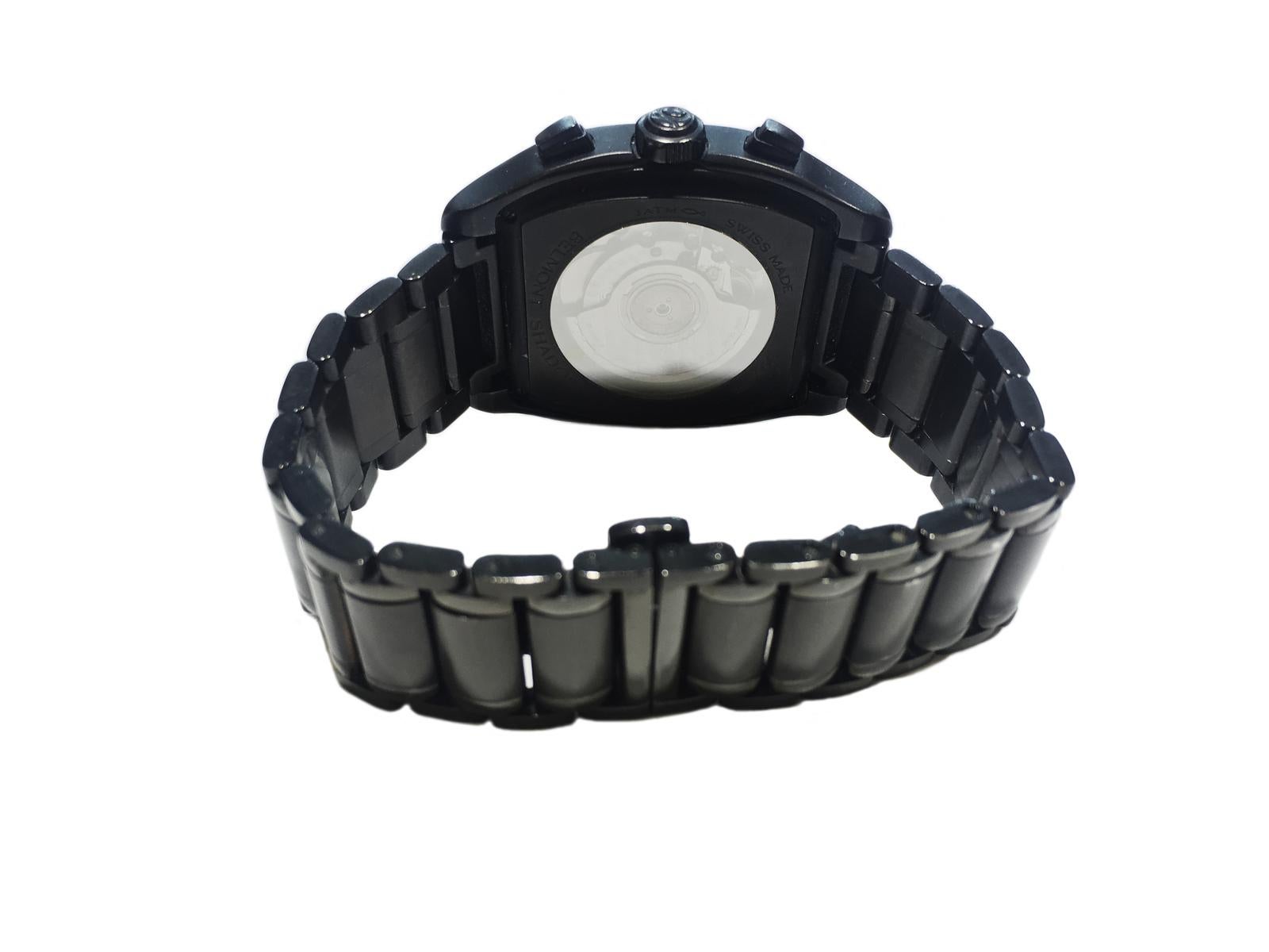 Verkauft wie besehen. Leichte Kratzer auf dem Glas. Armband zeigt Spuren von Verschleiß.

*Limitierte Auflage 59/75 Stück
-Gehäusegröße: 41x50mm
-Bewegung: Automatik
-MATERIAL: PVD-Edelstahl
-Lünette: Schwarze Diamanten von Aftermarket, 4