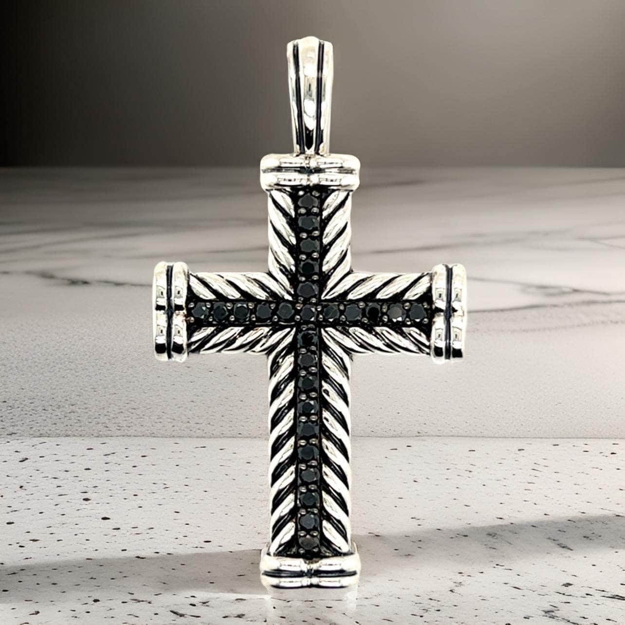 David Yurman Ciondolo a croce in argento con diamanti neri e chevron 16,5 g Estate in vendita 1