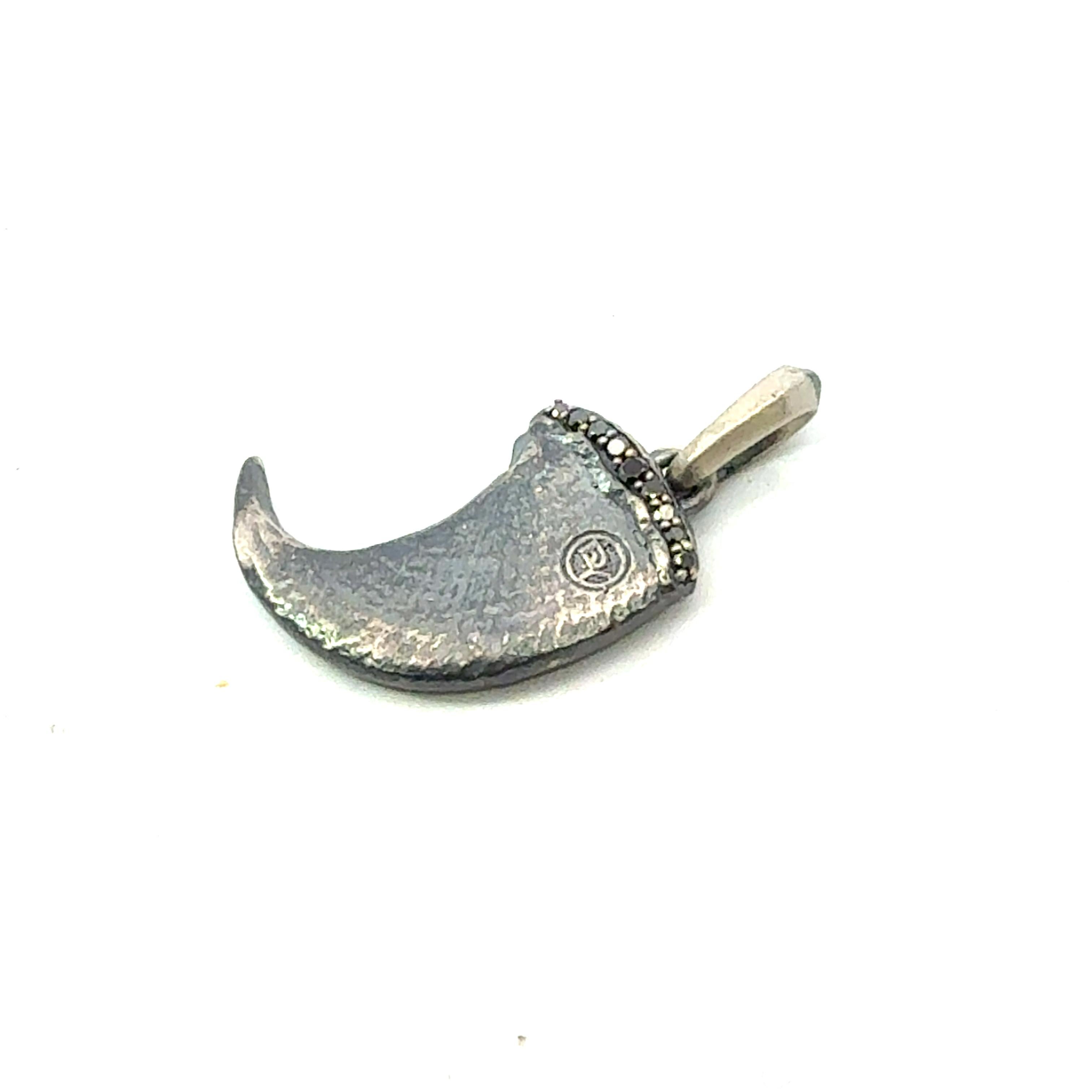 Authentic David Yurman Black Diamond Saber Tooth Pendant Sterling Silver Estate DY665

Retail: $549.00

This elegant Authentic David Yurman Diamond pendant is made of sterling silver.

TRUSTED SELLER SINCE 2002

PLEASE SEE OUR HUNDREDS OF POSITIVE