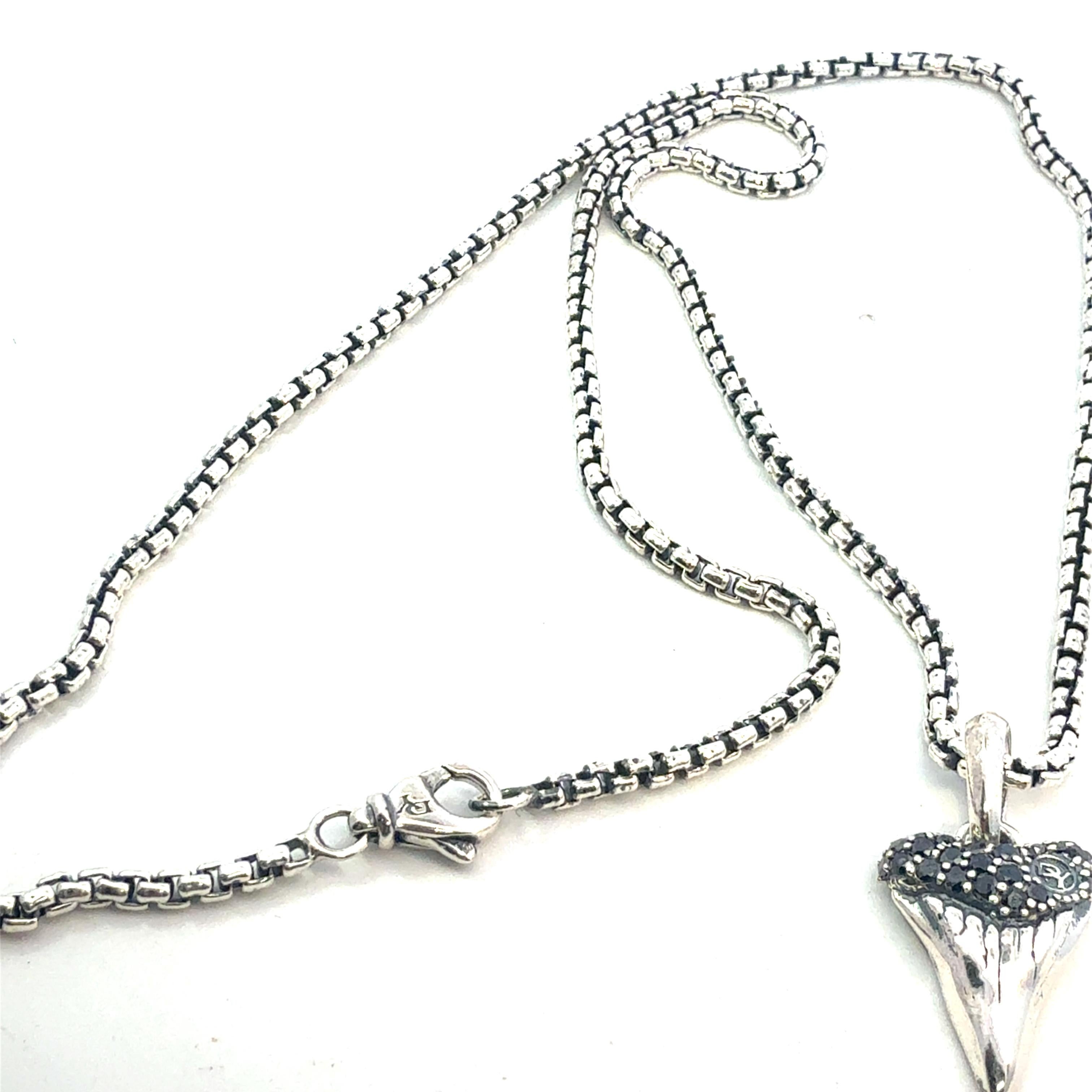 Taglio misto David Yurman Collana con diamanti neri e dente di squalo da 20