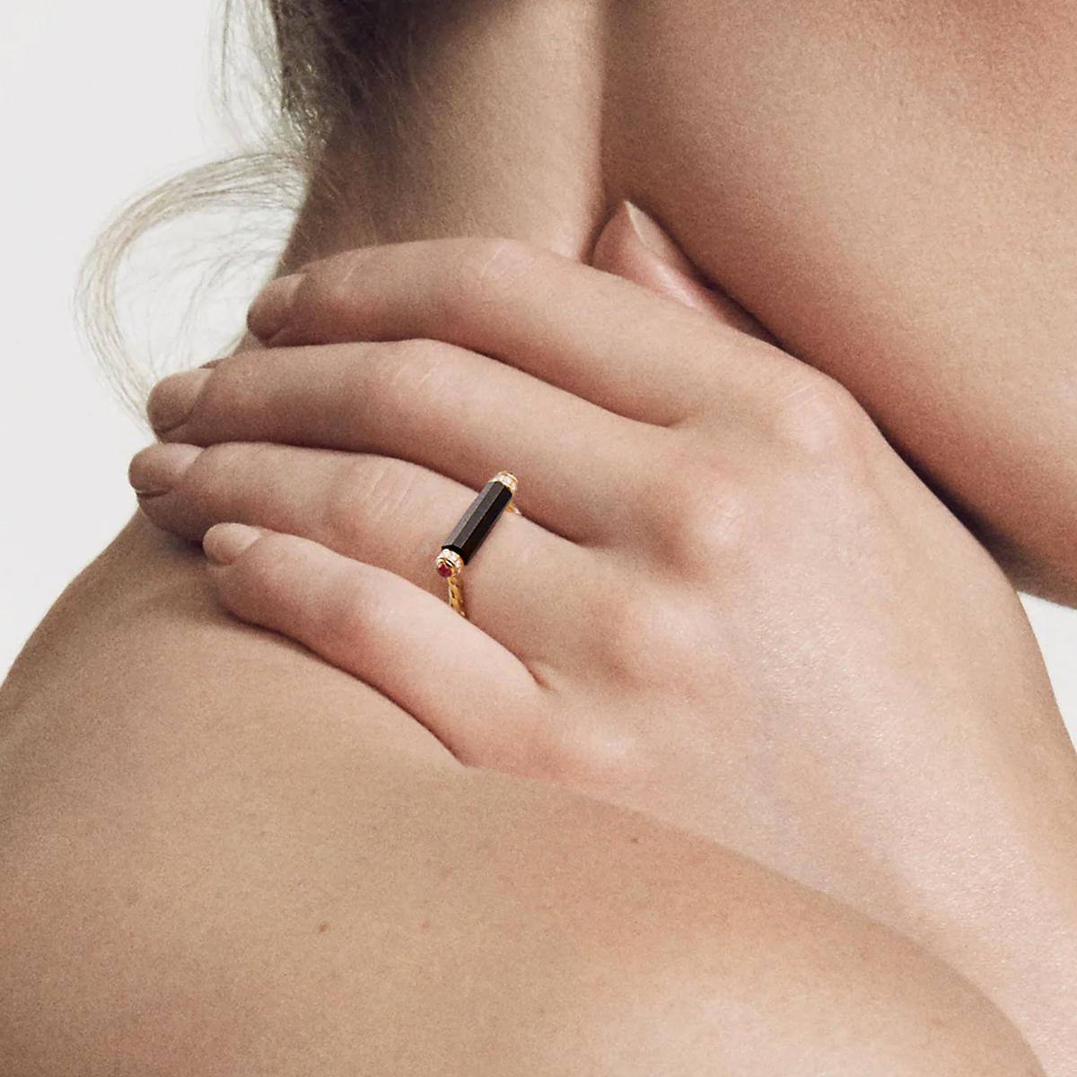 The prismatic beauty of crystalline structure inspired the Barrels Collection. Gemstones are cut to reflect light, revealing their inner radiance. This brand new ladies ring by David Yurman has a braided band with a black onyx bar crafted in 18k