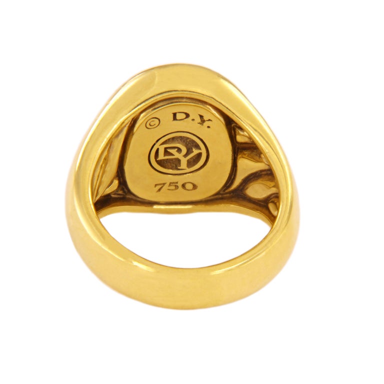 David Yurman Black Onyx Signet Men's Ring in 18 Karat Gold In Excellent Condition In New York, NY