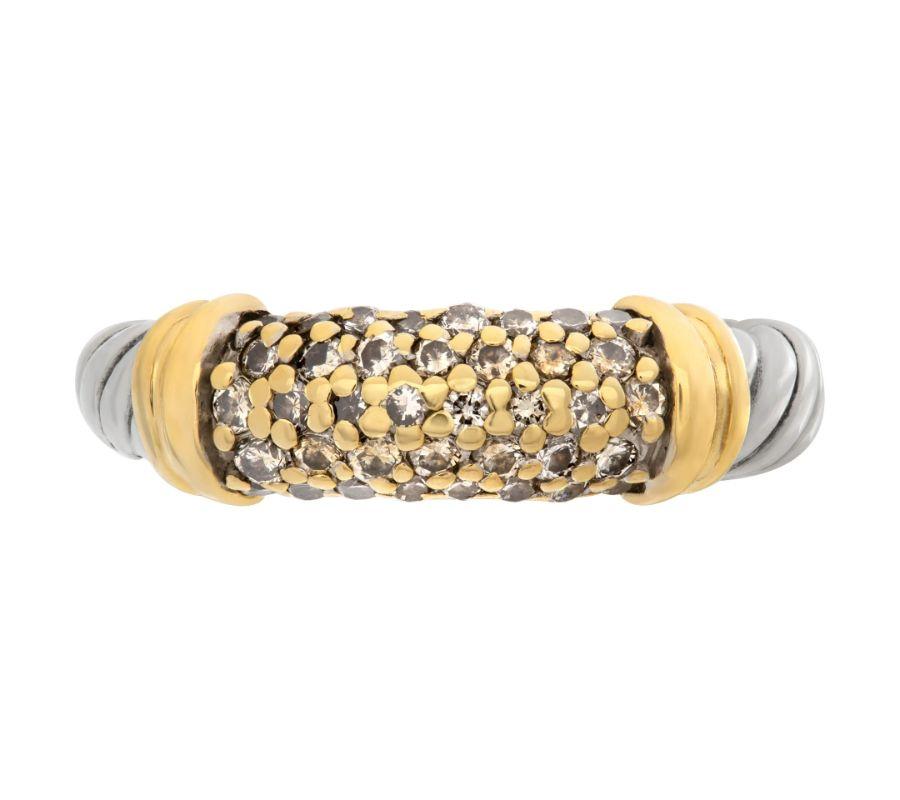 David Yurman Metro Kabel Ring mit Pave-Diamant-Center-Station in 925 Sterling Silber und 18k Gelbgold gesetzt. Größe 6,5Dieser David Yurman Ring ist derzeit Größe 6,5 und einige Elemente können Größe nach oben oder unten, fragen Sie bitte! Es wiegt