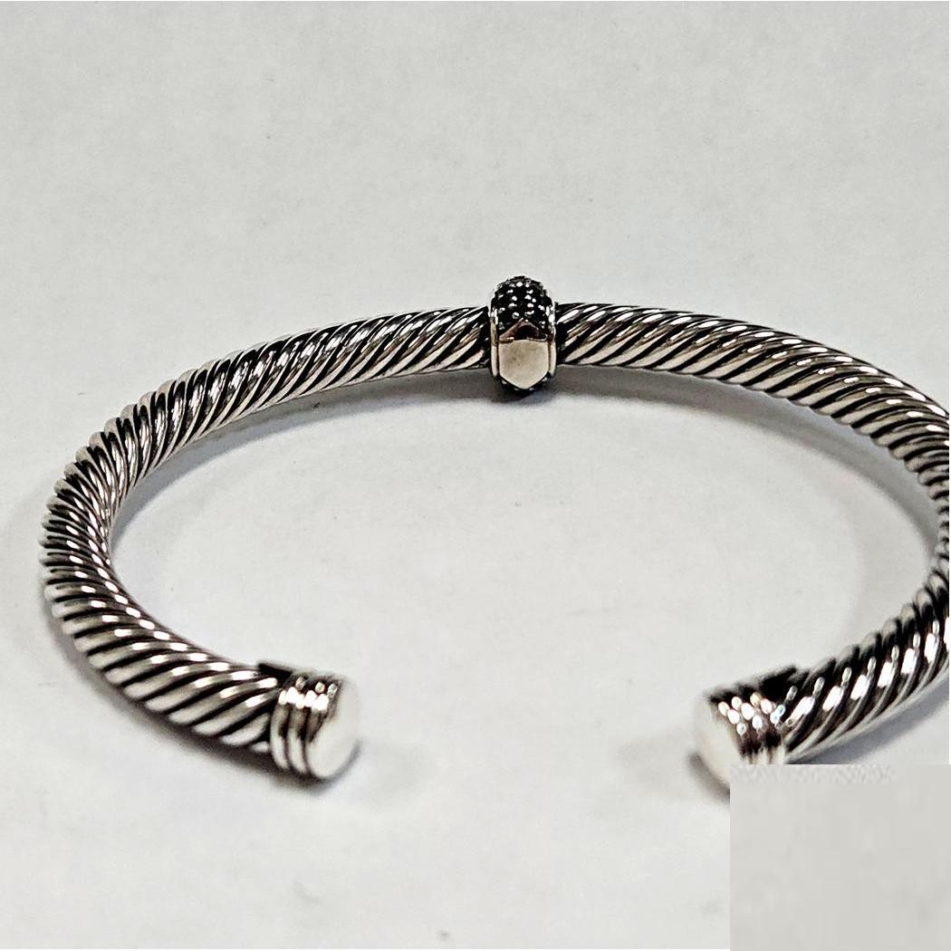 Moderno David Yurman Bracciale Cable Candy  Argento 925 con pavé di diamanti neri, 6.5 in vendita