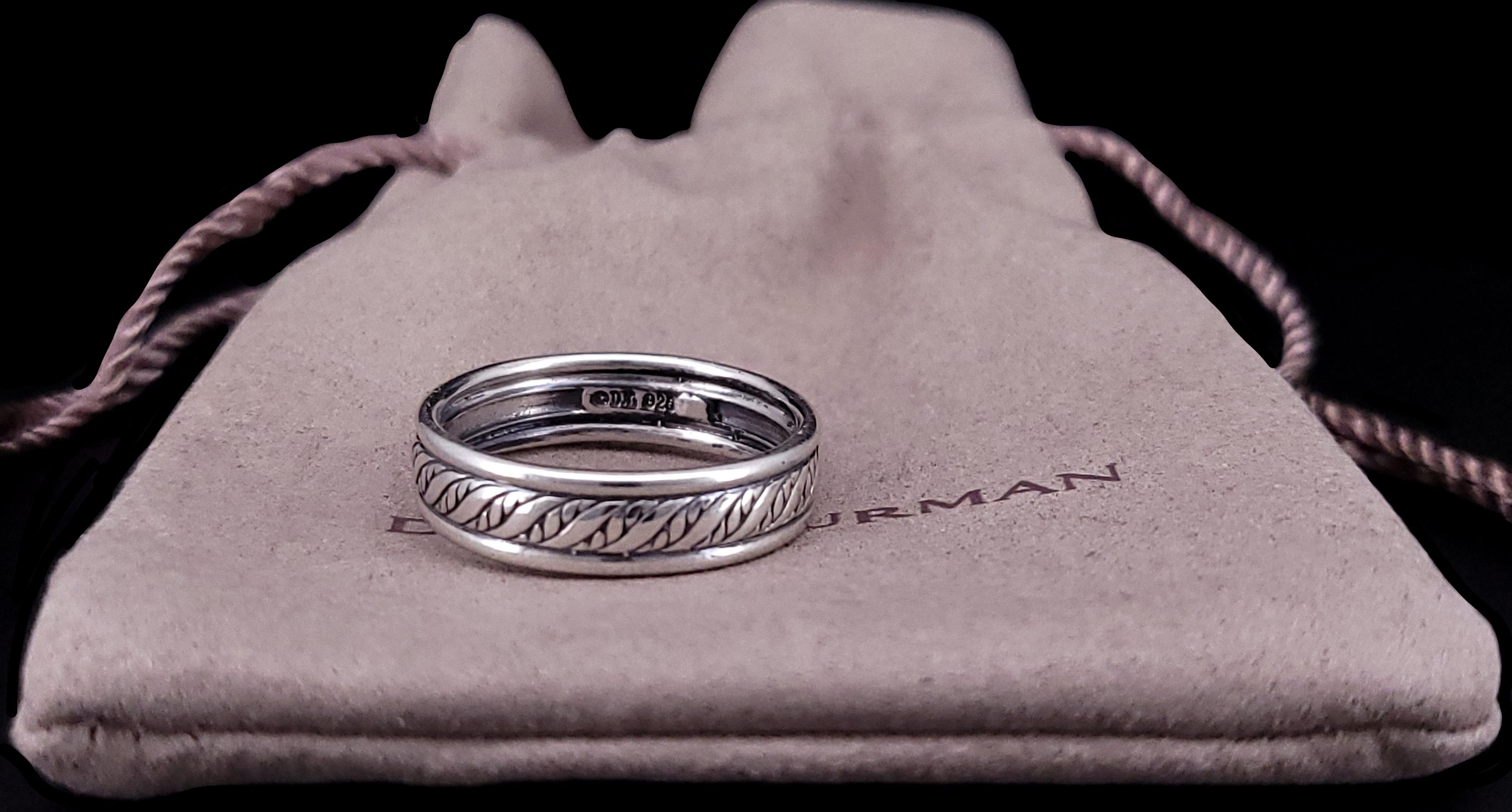Brand David Yurman
Cable Classic Band Ring
Material Sterling Silver 925
Ring Size 9.5
Ring Width 5.6mm
Gender Men
Condition New
Comes with David Yurman Pouch