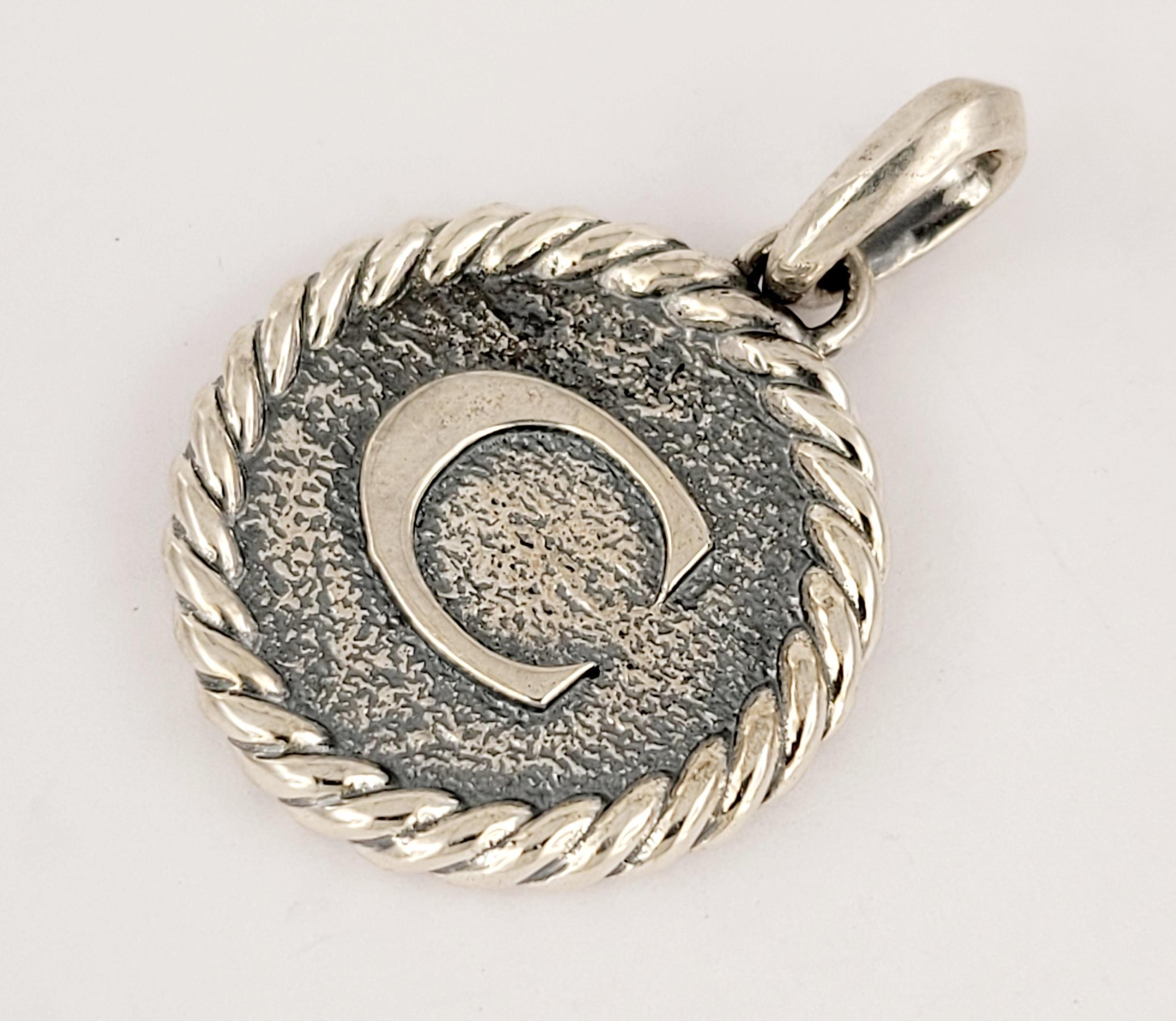DAVID YURMAN Kabel-Sammlerstücke C Initial-Charmler-Anhänger aus Sterlingsilber im Zustand „Neu“ in New York, NY