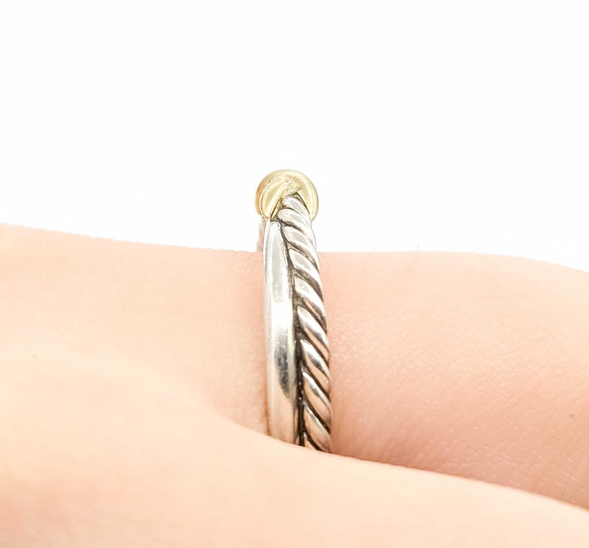 Donna David Yurman Anello incrociato con cavo in argento sterling e oro giallo 18 carati in vendita