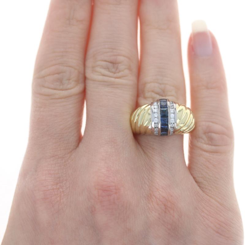 Taille : 5 3/4

Marque : David Yurman
Design/One Câble

Contenu du métal : Or jaune 18k et or blanc 18k

Informations sur les pierres

Saphirs naturels
Traitement : Chauffage
Carat(s) : 1.40ctw
Coupe : Carré
Couleur : Bleu

Diamants