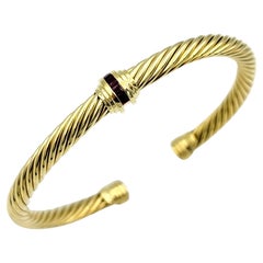 David Yurman Cablespira Kabel-Kabel-Manschettenarmband mit 5 mm und Rubinen aus 18 Karat Gelbgold