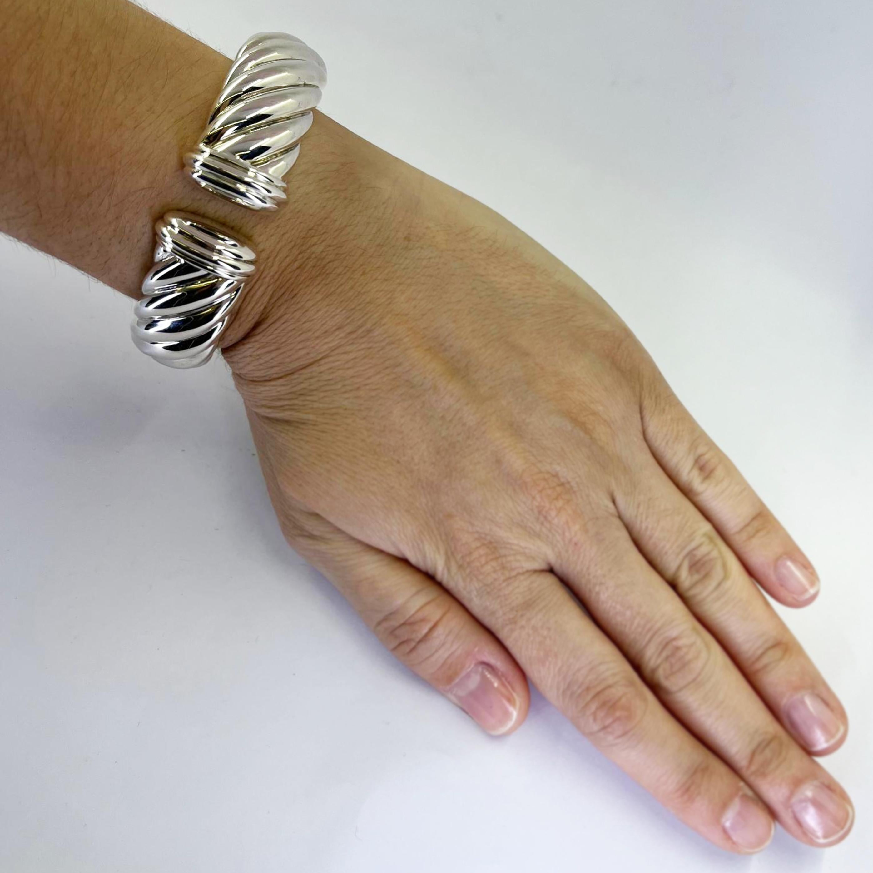 David Yurman Carved Cable Cuff Bracelet In Good Condition For Sale In Coral Gables, FL