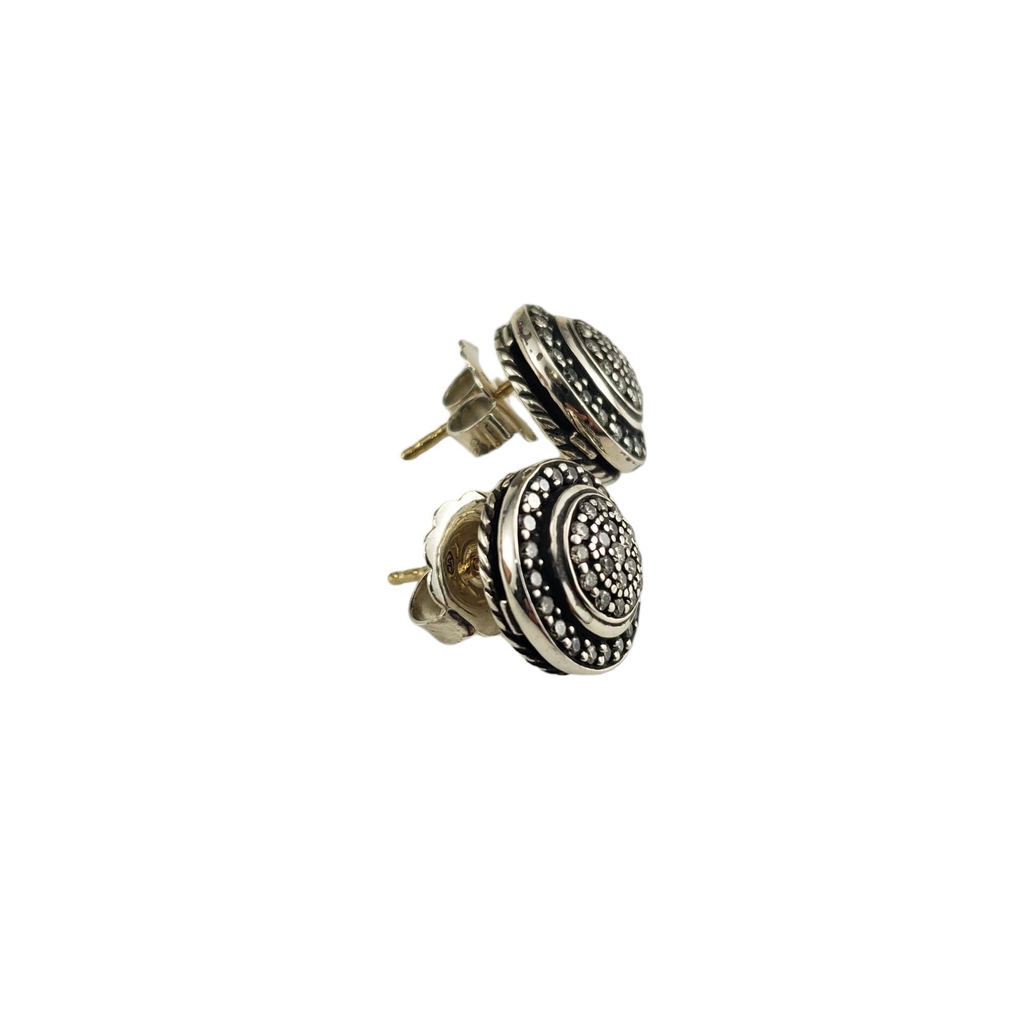 Vintage David Yurman Cerise Diamond Stud Earrings-

These elegant David Yurman earrings each feature 40 round brilliant cut diamonds set in classic sterling silver.
Push back closures.

Approximate total diamond weight: 1.0 ct.

Size: 13