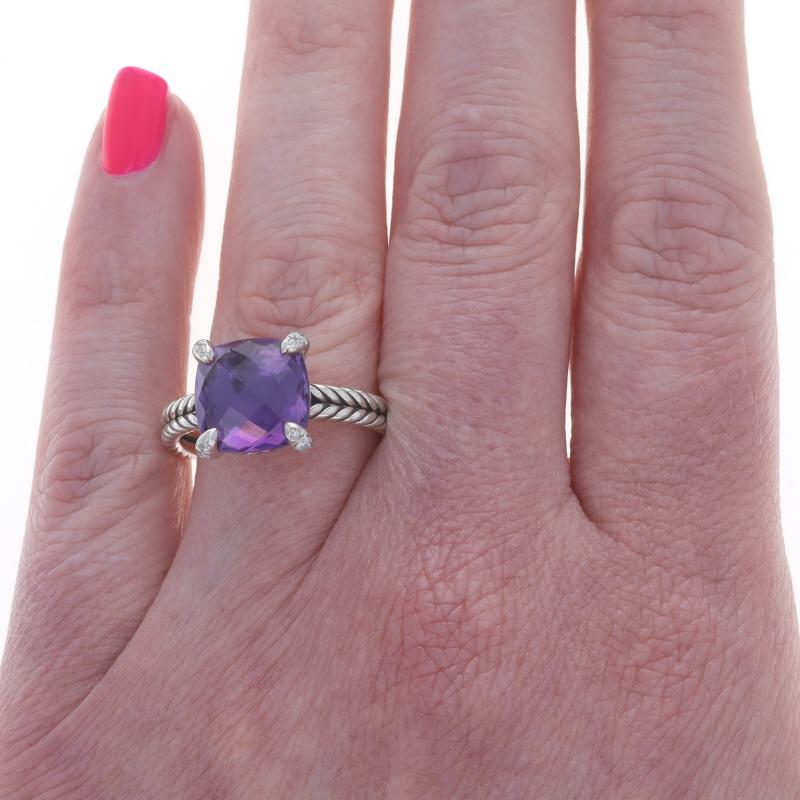 Taglia: 9 1/2
Costo della taglia: Up & Up di 2 taglie per $50 o Down di 1 taglia per $50

Prezzo al dettaglio: 925 dollari

Marchio: David Yurman
Collezione: Chatelaine

Contenuto del metallo: Argento Sterling

Informazioni su A. Stone

Ametista