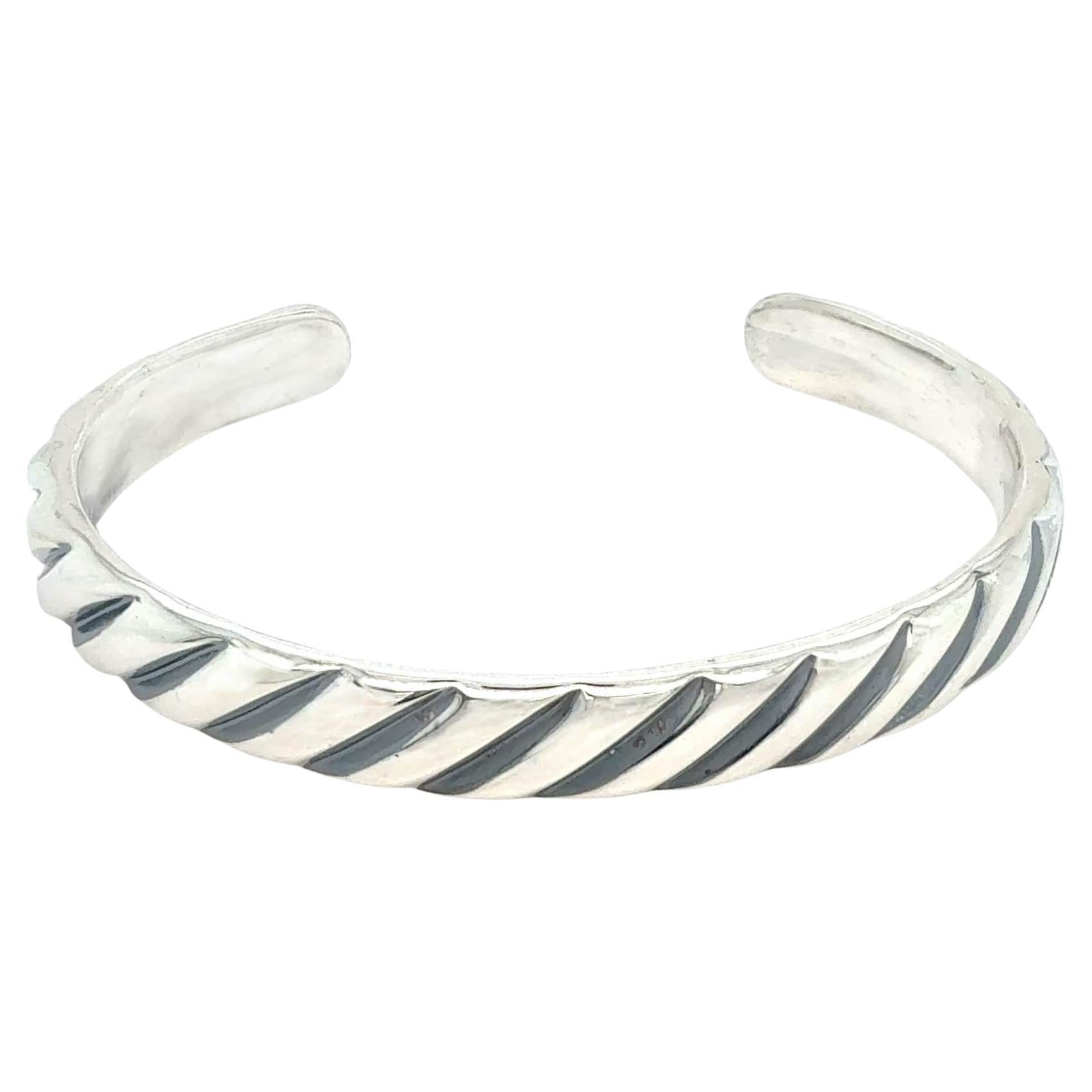David Yurman, manchette à chevrons, taille M, ancienne propriété en argent sterling en vente
