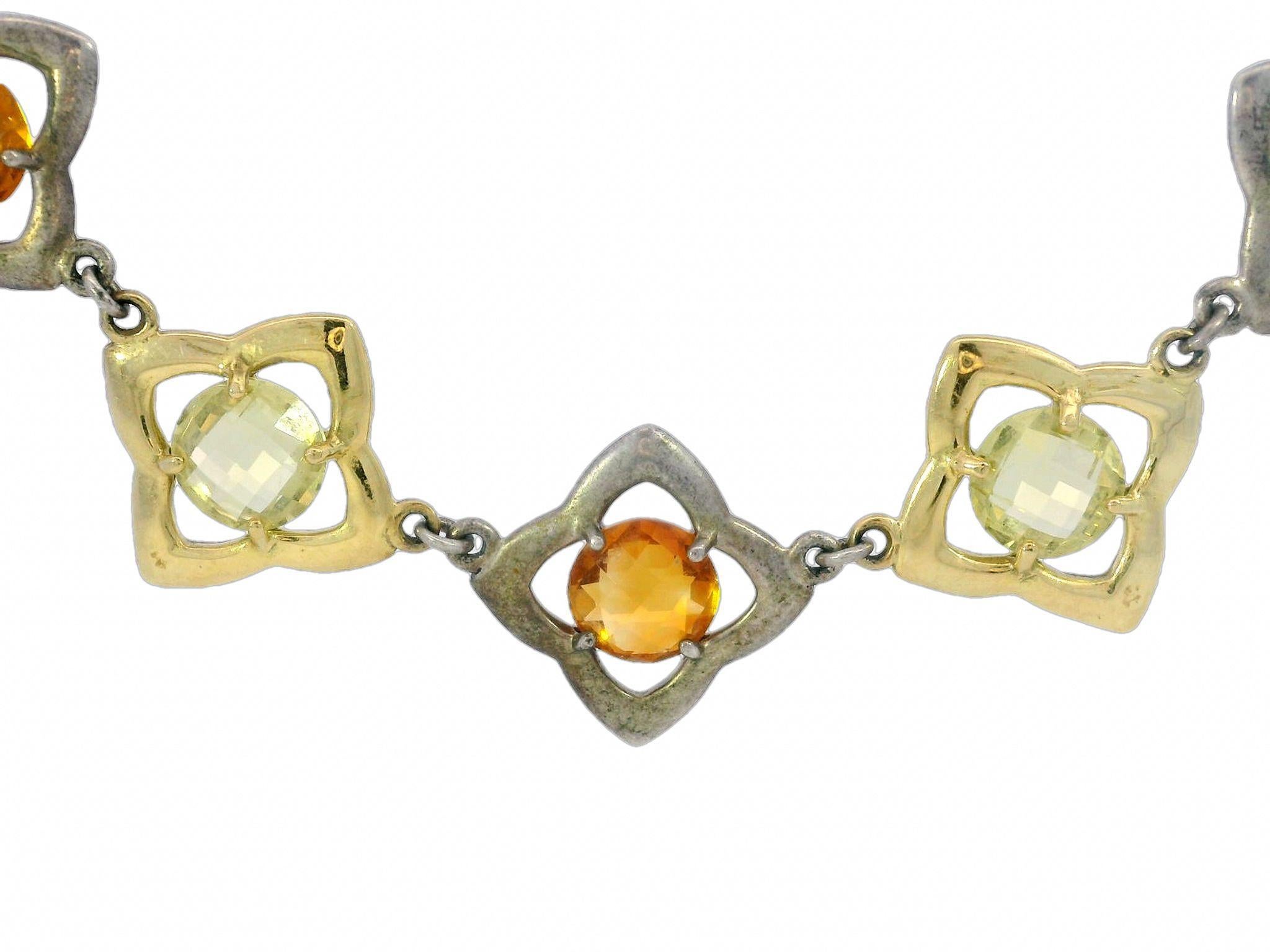 David Yurman Collana con motivo floreale a trifoglio in argento e oro 18 carati 

La collana David Yurman Clover Gemstone in argento sterling e oro 18 carati è una splendida miscela di arte e lusso. Creata con un'alternanza di pietre di citrino e