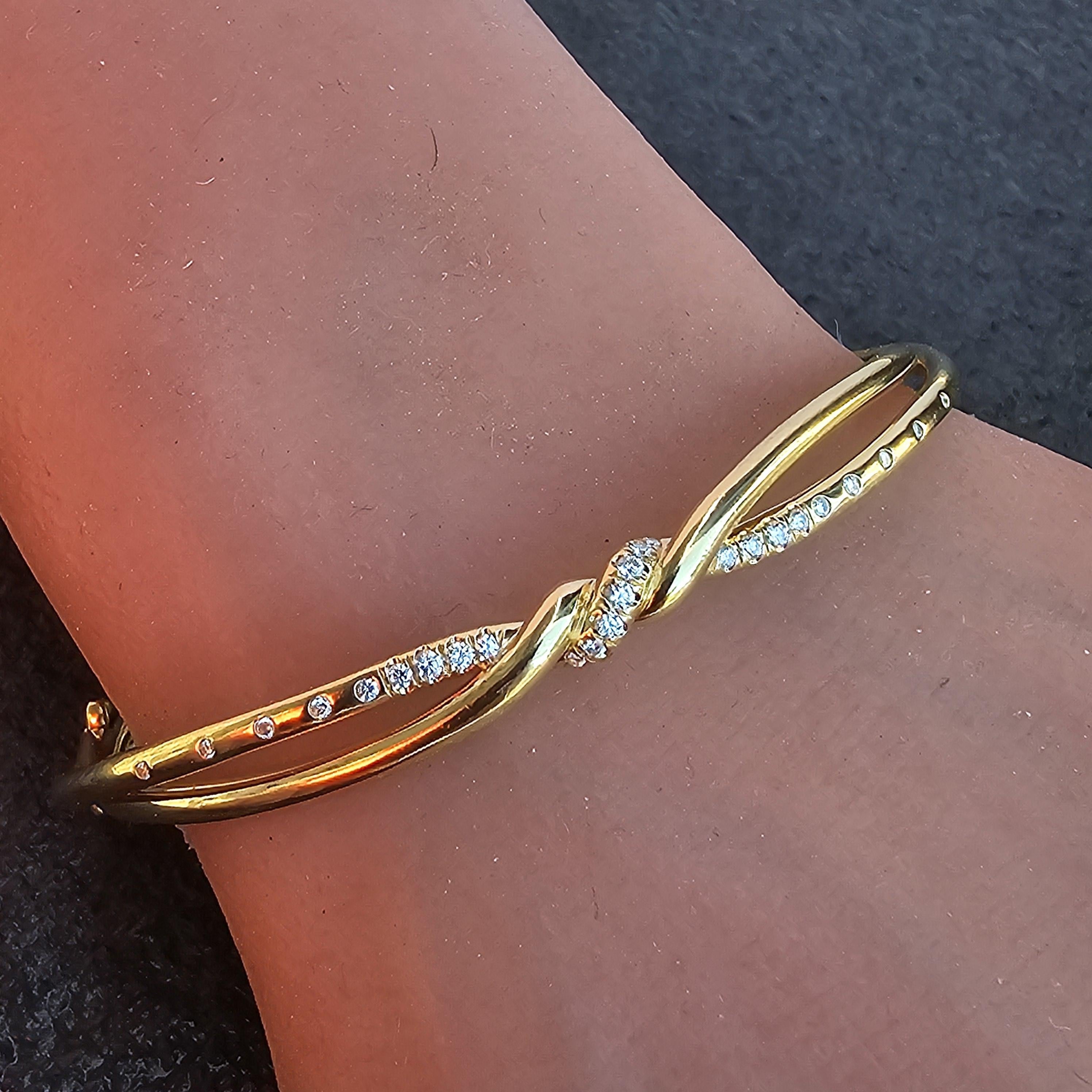 De las mujeres David Yurman Pulsera de brazalete con diamantes en torsión central de oro amarillo de 18 quilates en venta