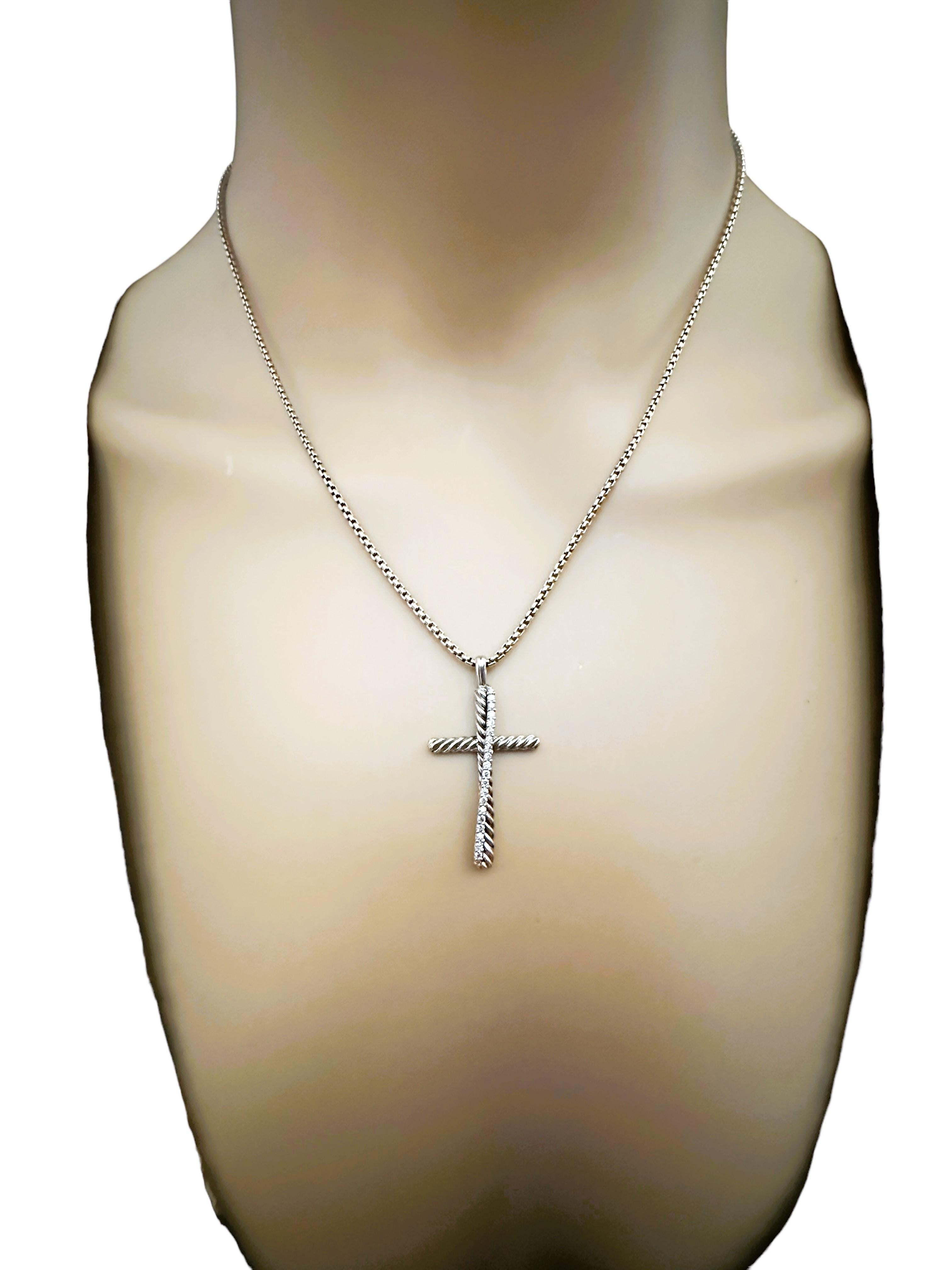 David Yurman Crossover Cross Halskette mit Pave-Diamanten in Sterling Originalverpackung (Art déco) im Angebot