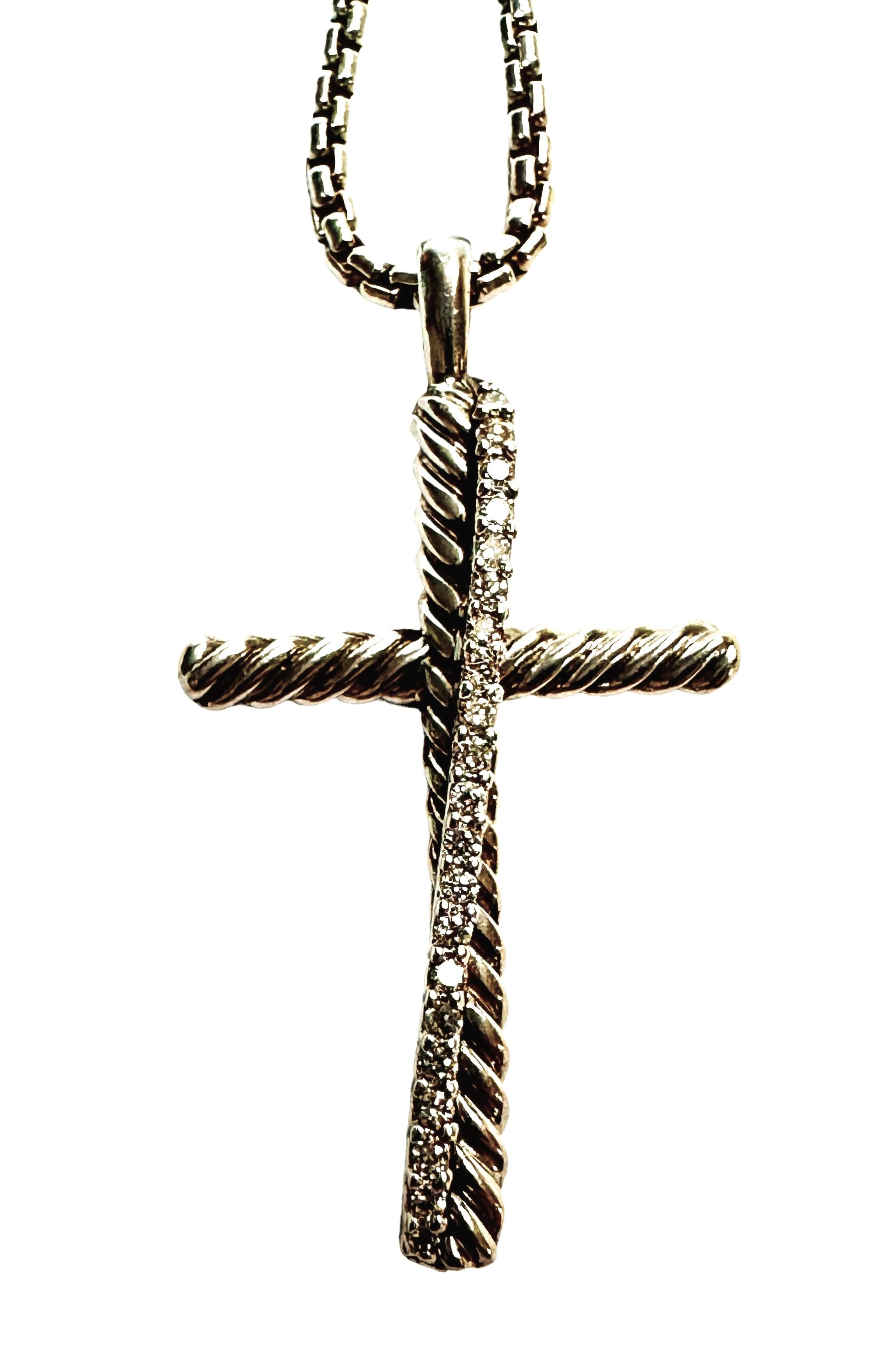 David Yurman Crossover Cross Necklace W Pave Diamonds Sterling Original Box In Excellent Condition For Sale In Eagan, MN