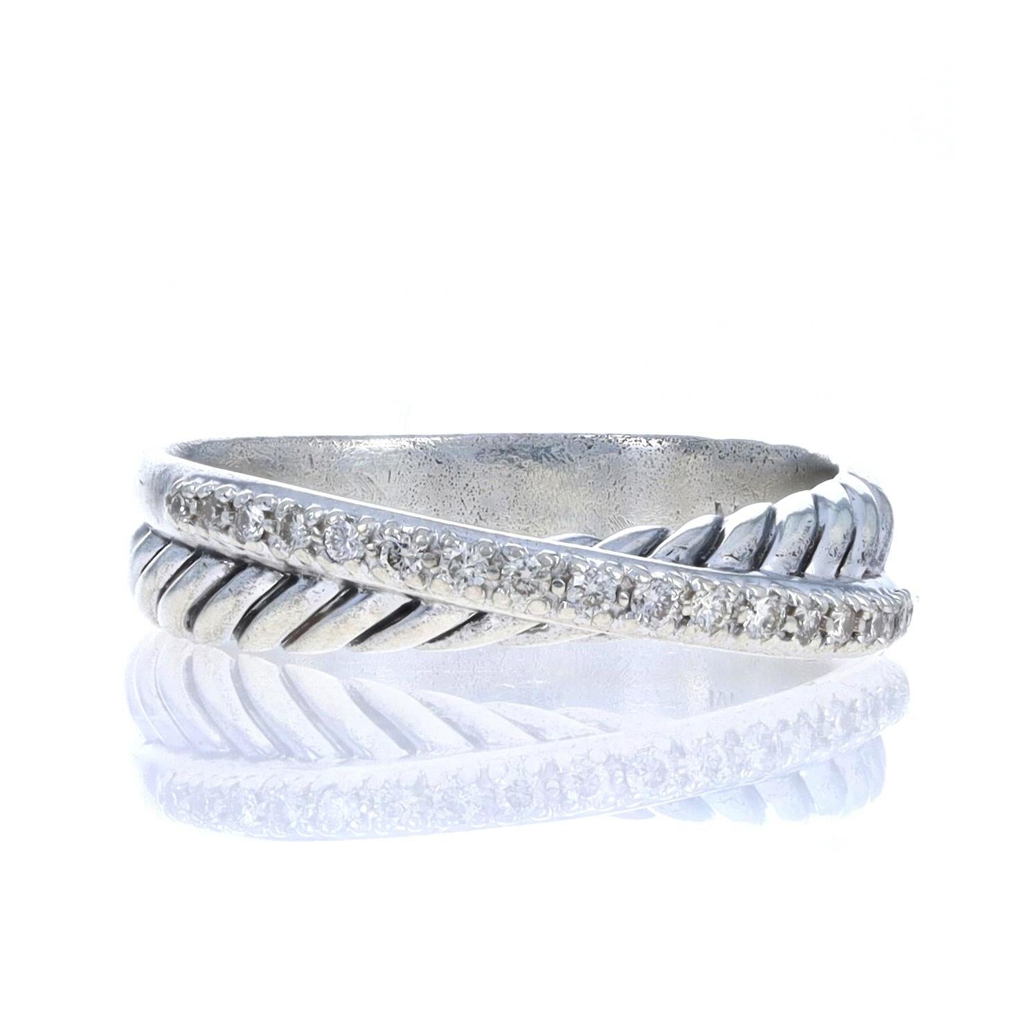 Prix de détail : 550

Taille : 8 1/2

Marque : David Yurman
Collectional : Crossover

Contenu métallique : Argent sterling

Informations sur les pierres

Diamants naturels
Carat(s) : .15ctw
Coupe : Brillant rond

Total des carats : .15ctw

Style :
