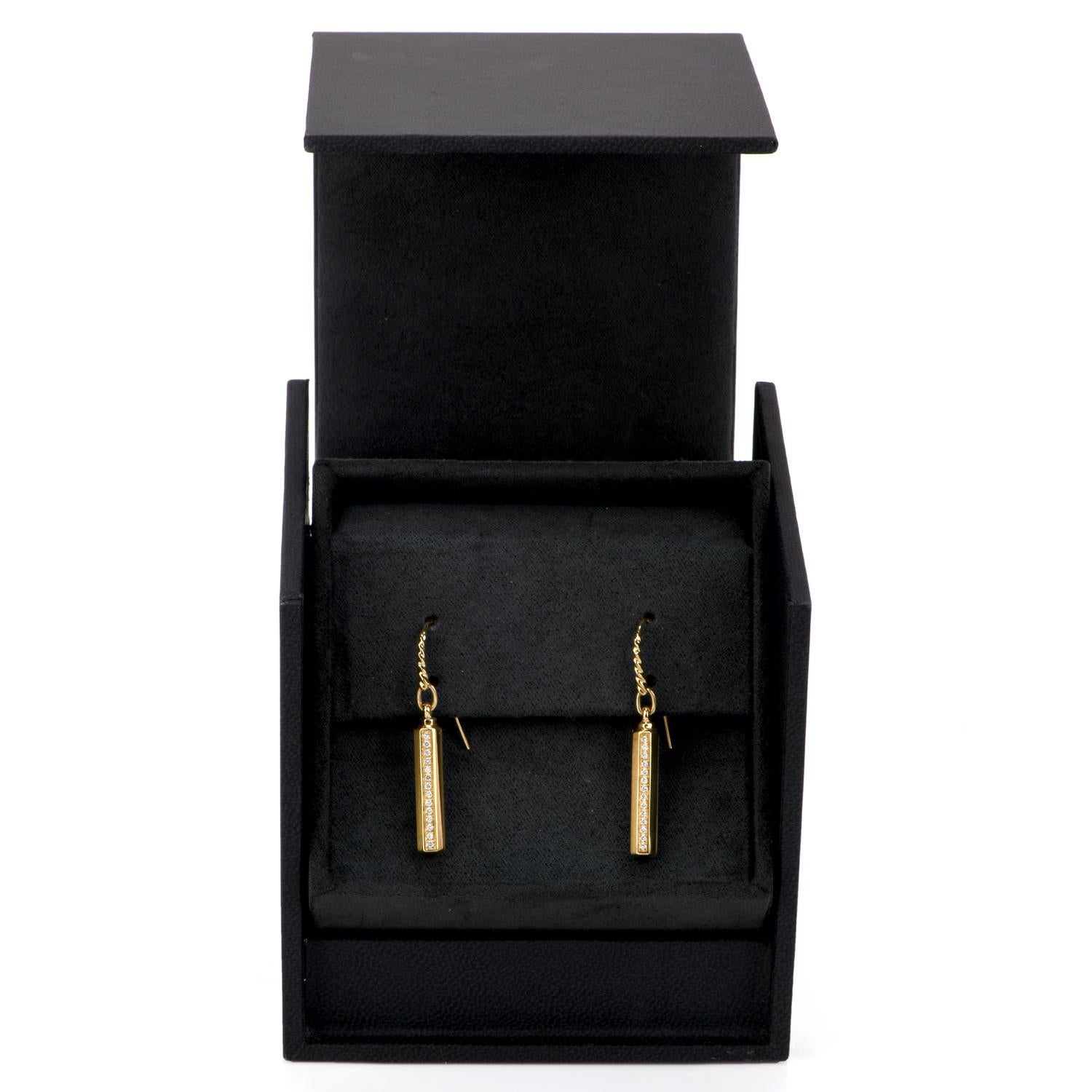 David Yurman Diamond 18 Karat Gold Barrels Drop Hook Earrings In Excellent Condition In Miami, FL