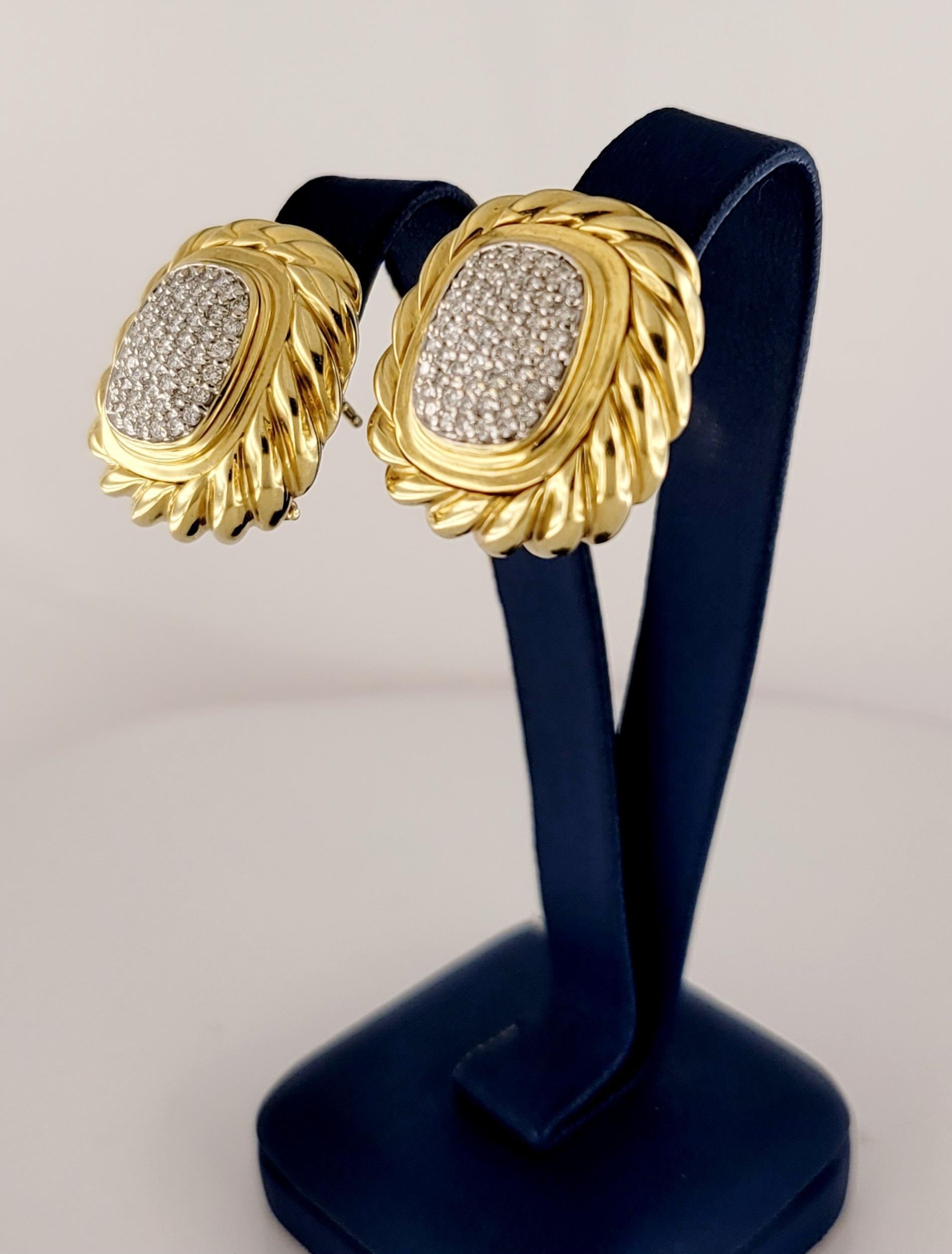 Brand David Yurman
Earrings with Diamonds 
Material 18K Yellow Gold
Diamonds 2ct
Diamond Clarity VS2
Color Grade G-H
Earrings Dimension 22 X 20 mm
Earring Weight 22.1 gr 
Mint Condition, Like New 
Comes with David Yurman Earring Box
Retail Price