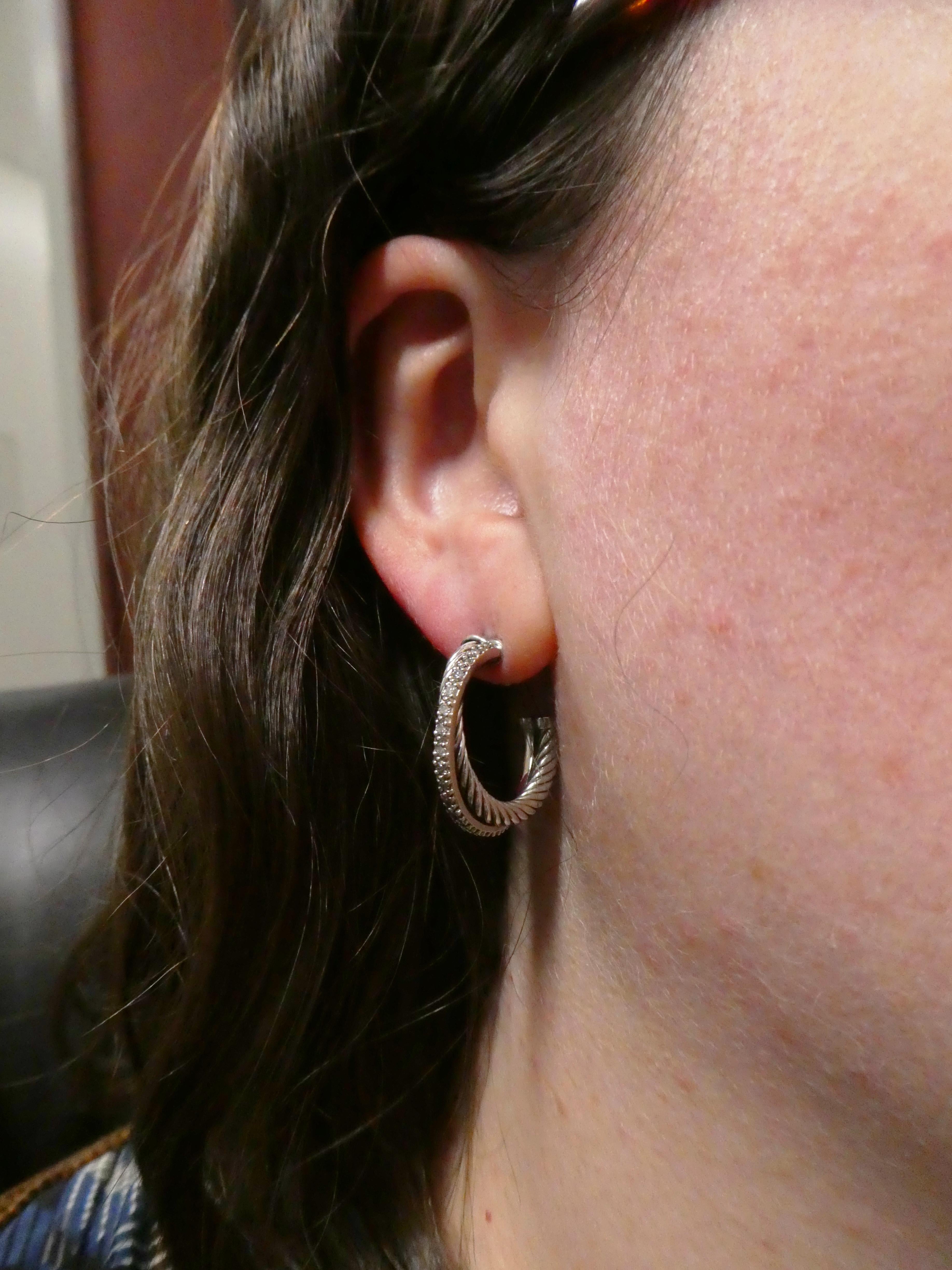 David Yurman Diamant-Creolen Crossover-Ohrringe aus Sterlingsilber und Weißgold 4