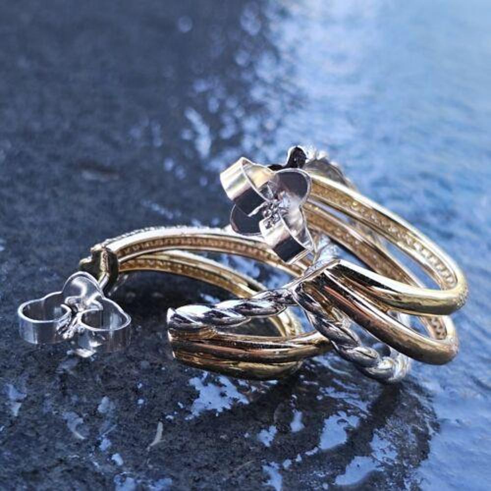David Yurman Orecchini a cerchio con diamanti Pave Flex Shrimp 3 Row 18k Rose White 7500 In condizioni buone in vendita a Northbrook, IL