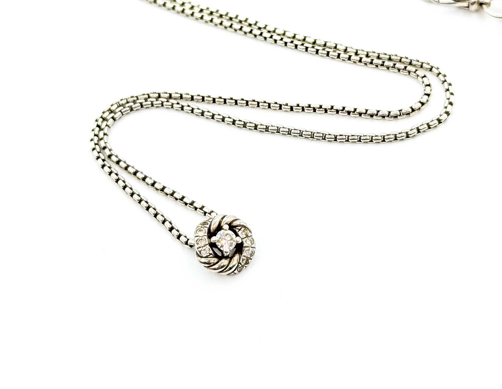Contemporain David Yurman - Collier à pendentif Petite Albion en argent avec diamants en vente