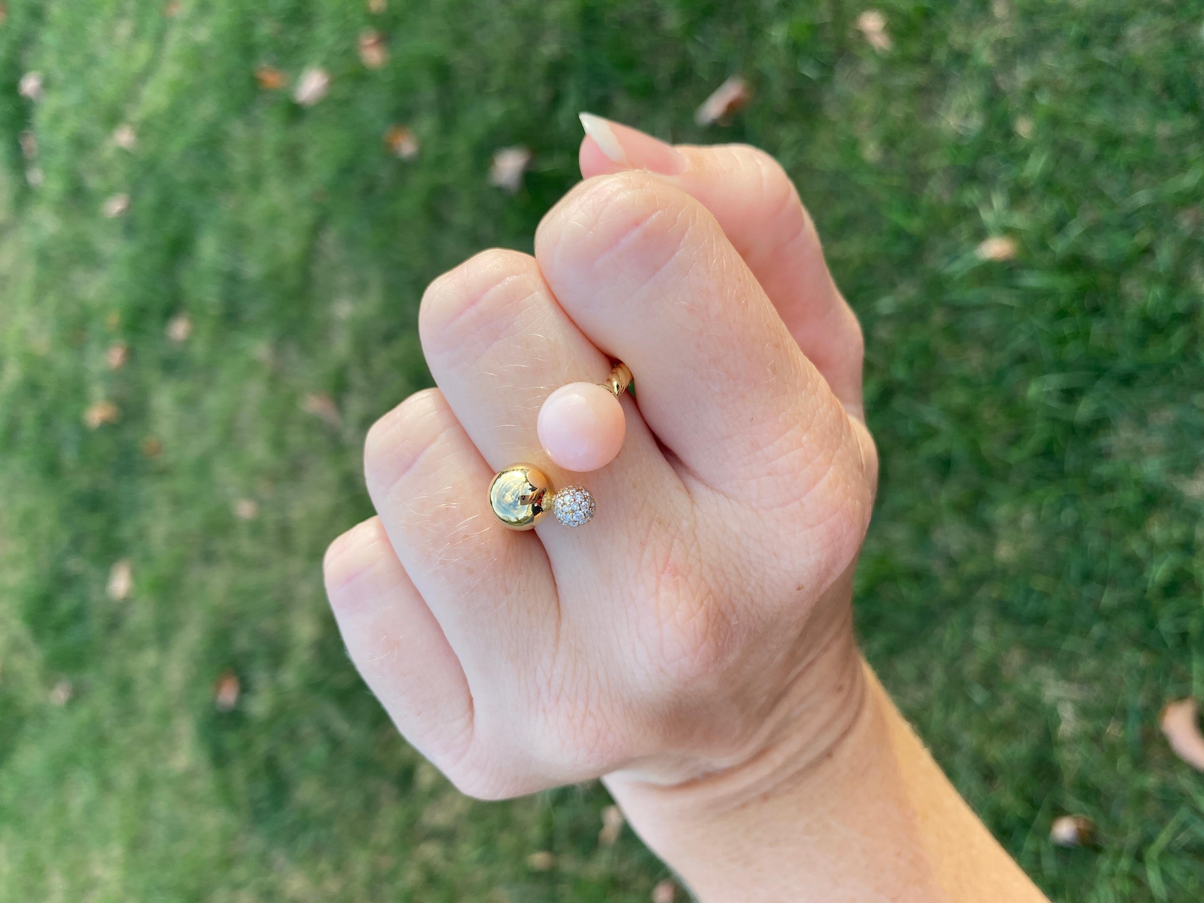Round Cut David Yurman Diamond Pink Opal Solari Ring, 18K Yellow Gold, Ring Size 8 - 8.5