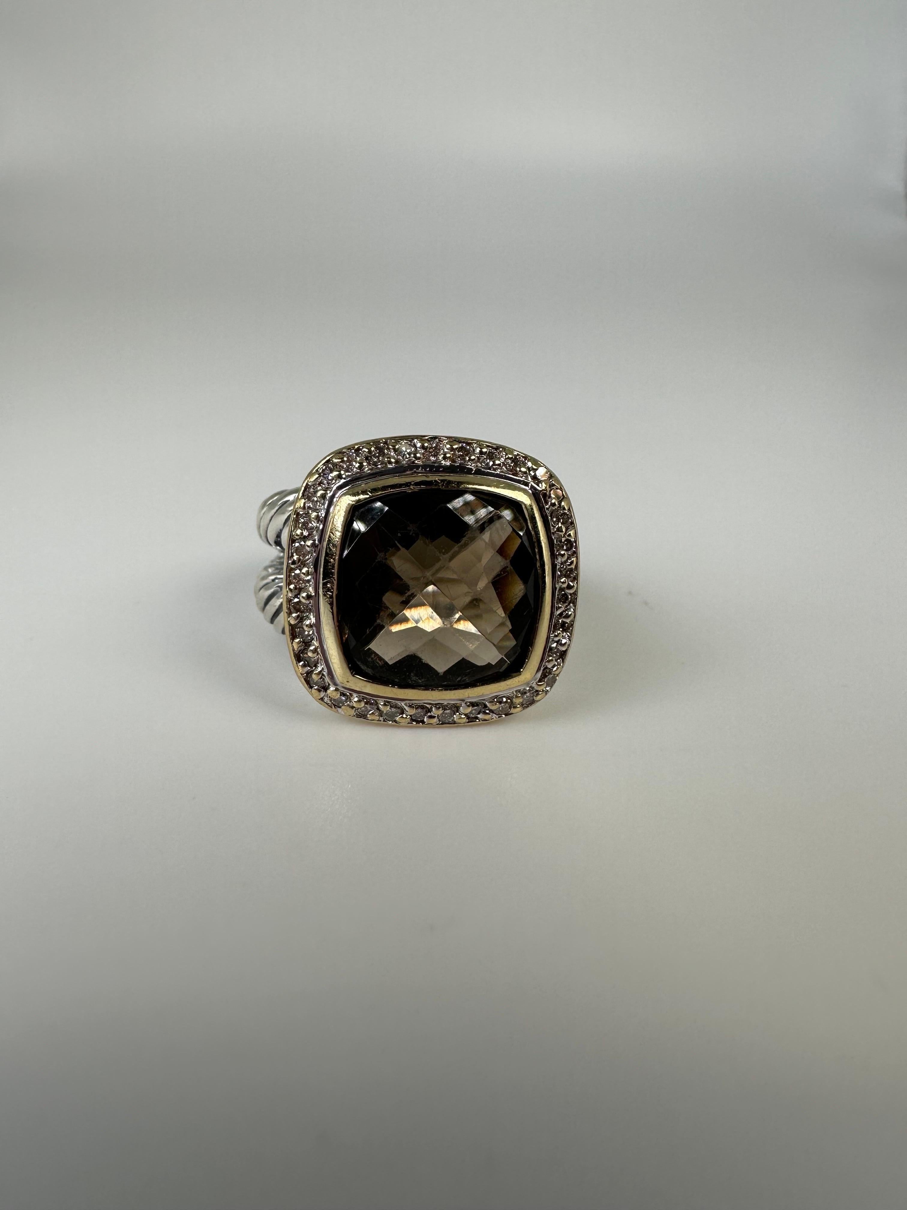 Silberring von David Yurman mit 10mm Rauchquarz in der Mitte und natürlichem Diamantenhalo.

METALL: Silber
NATÜRLICHE(R) DIAMANT(E)
Klarheit/Farbe: VS/G
Karat:0,33ct
Schliff:Runder Brillant
Gramm:9.35
Artikel: 120000073ept

WAS SIE BEI STAMPAR