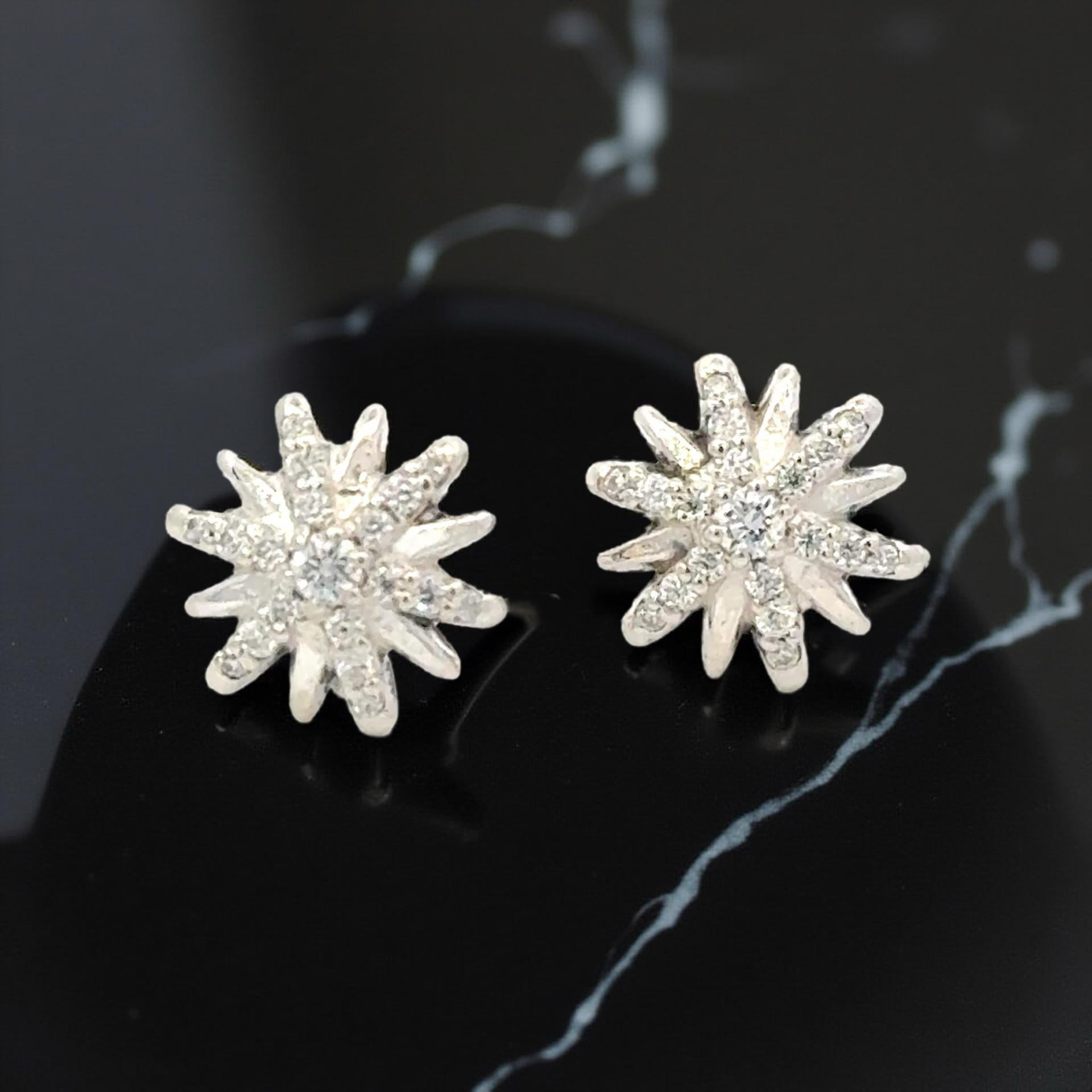 Authentic David Yurman Diamond Starburst Earrings 14KT Gold + Silver Estate DY558

Retail: $950.00

These elegant Authentic David Yurman earrings are made of 14KT gold & sterling silver.

TRUSTED SELLER SINCE 2002
PLEASE SEE OUR HUNDREDS OF POSITIVE