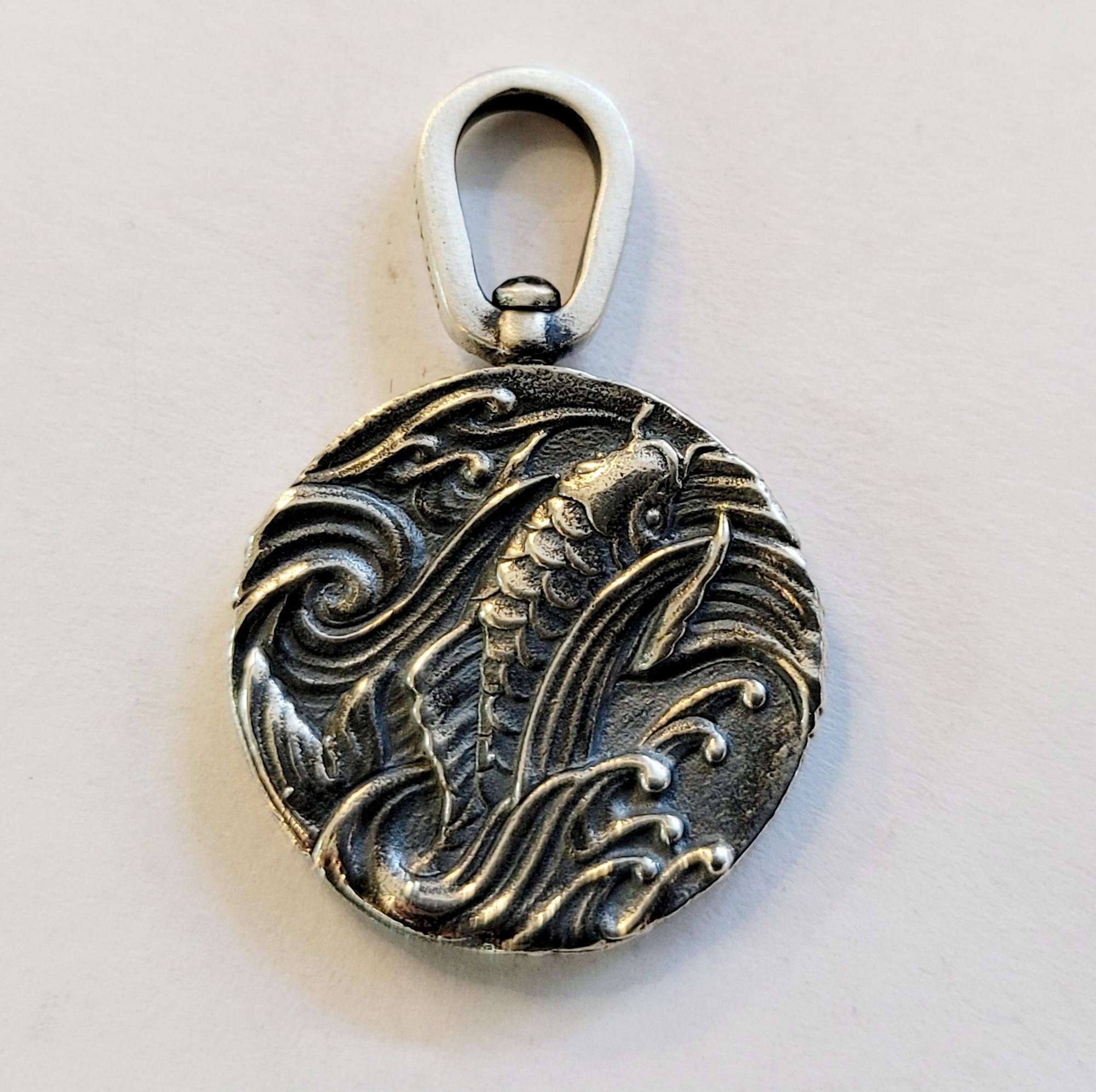 David Yurman
dragon Sterling Silver Amulet 
Sterling Silver 
Silver Tone
Engraved Logo
Pendant Dimension 19.8 X 1.8mm
With Bail 30mm 
Pendant Weight 7gr 
Condition New, never worn 
David Yurman Pouch Included