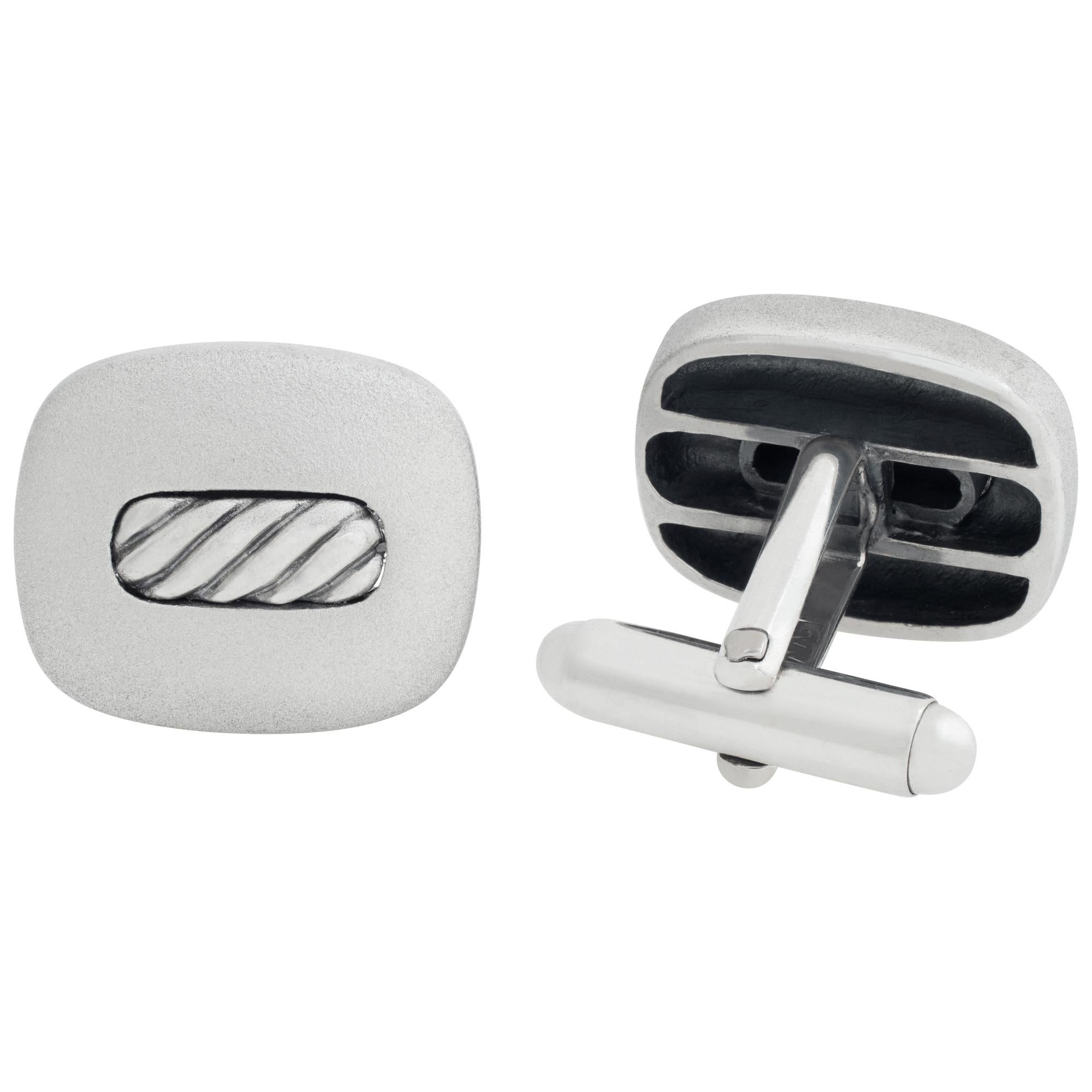 David Yurman DY3 cufflinks in sterling silver with DY center cable accent. Measures 18.5mm x 15.5mm.
