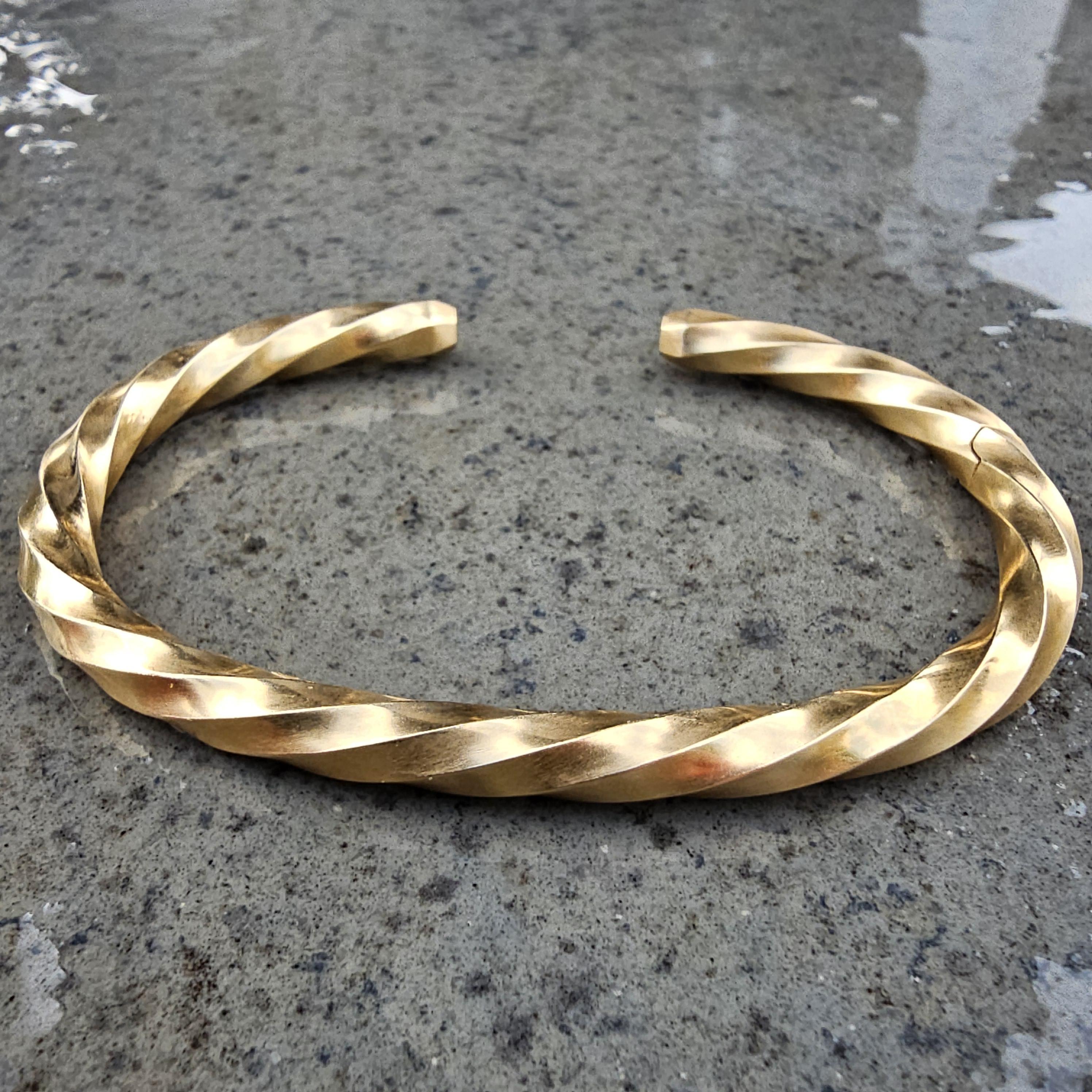 This exquisite David Yurman cuff bracelet is a striking addition to any jewelry collection. Crafted from 18k yellow gold, it features a twisted design that exudes sophistication. The bracelet is a testament to David Yurman's commitment to quality