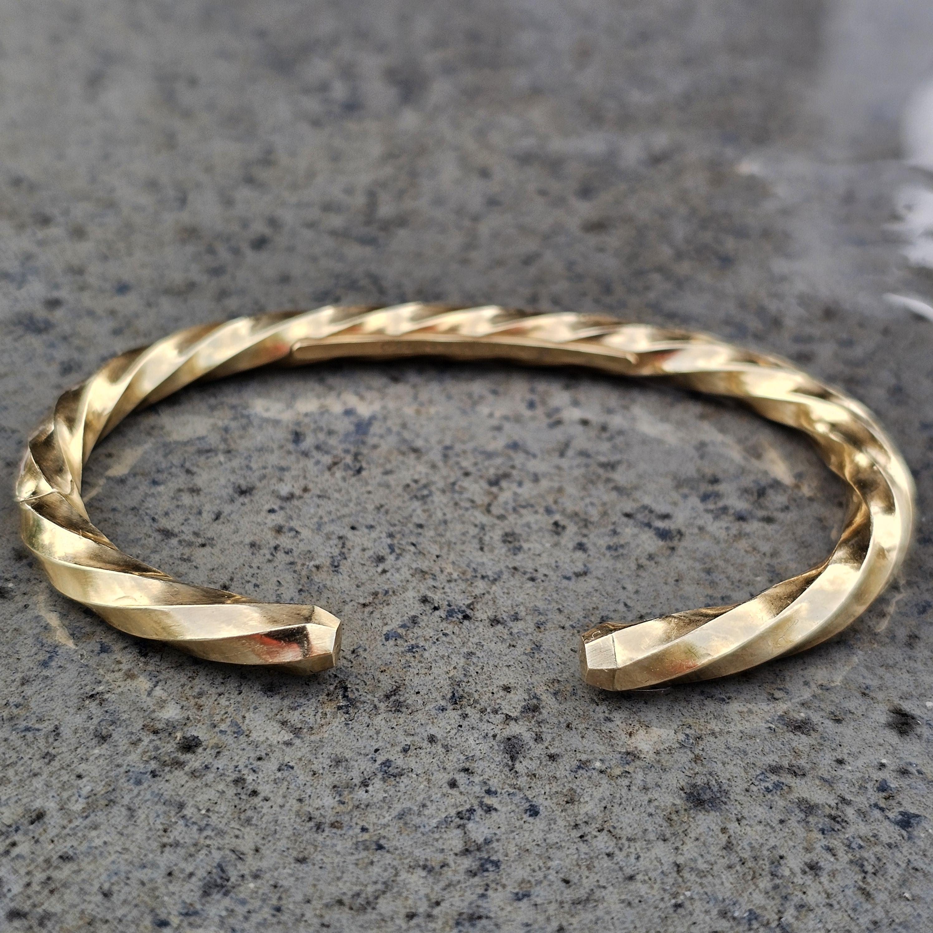 David Yurman Edge Cable Cuff Bracelet 18k Yellow Gold Large 33g 6200 In Good Condition For Sale In Northbrook, IL