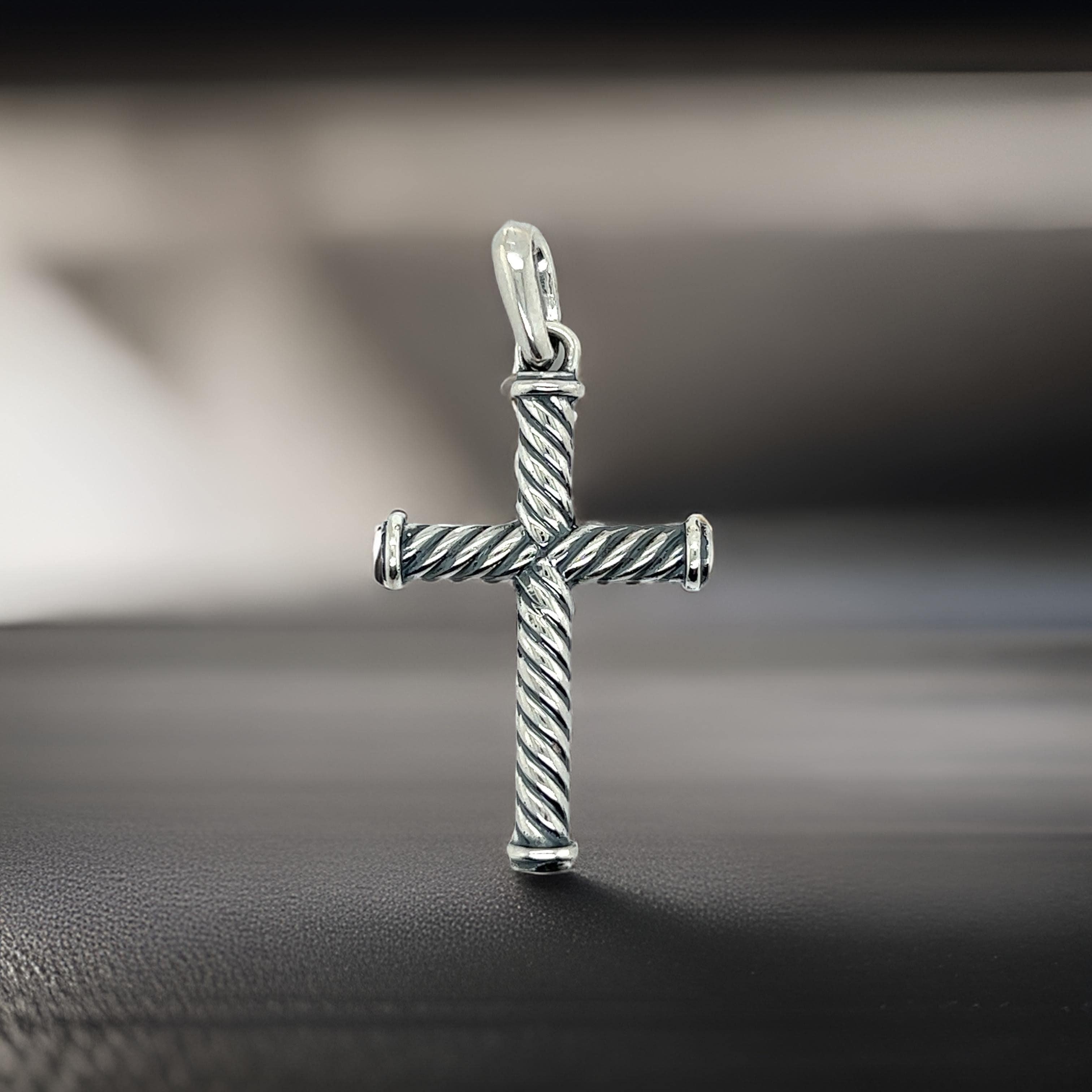 Croix unisexe de David Yurman Estate en argent sterling en vente 2
