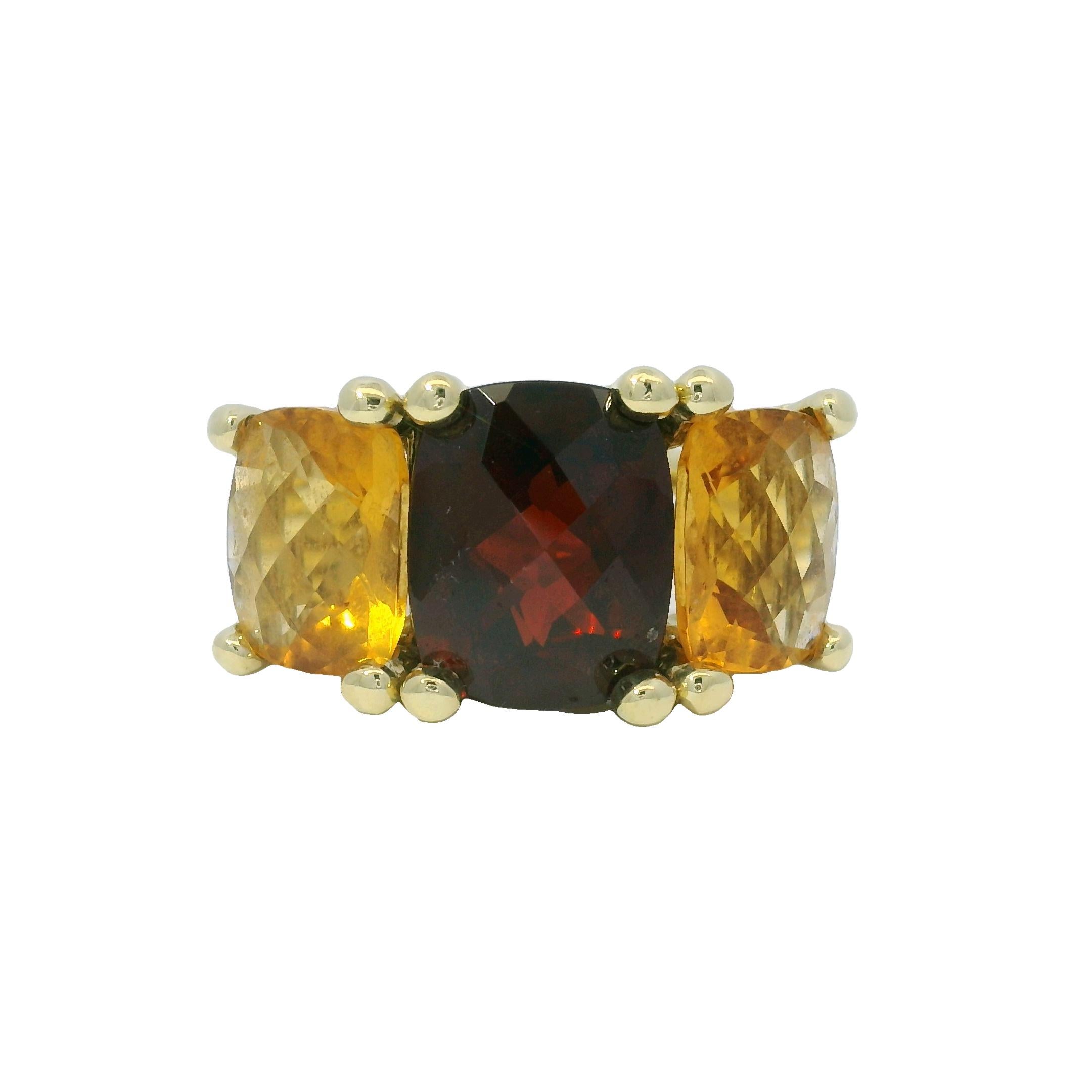 David Yurman 18k Gelbgold Facettierter Edelstein 3-Stein Ring

Dieser Ring aus 18 Karat Gelbgold ist mit 3 facettierten Edelsteinen besetzt. Wir haben eine große Sammlung von Designer-Schmuck, da wir seit über 40 Jahren Designer-Schmuck