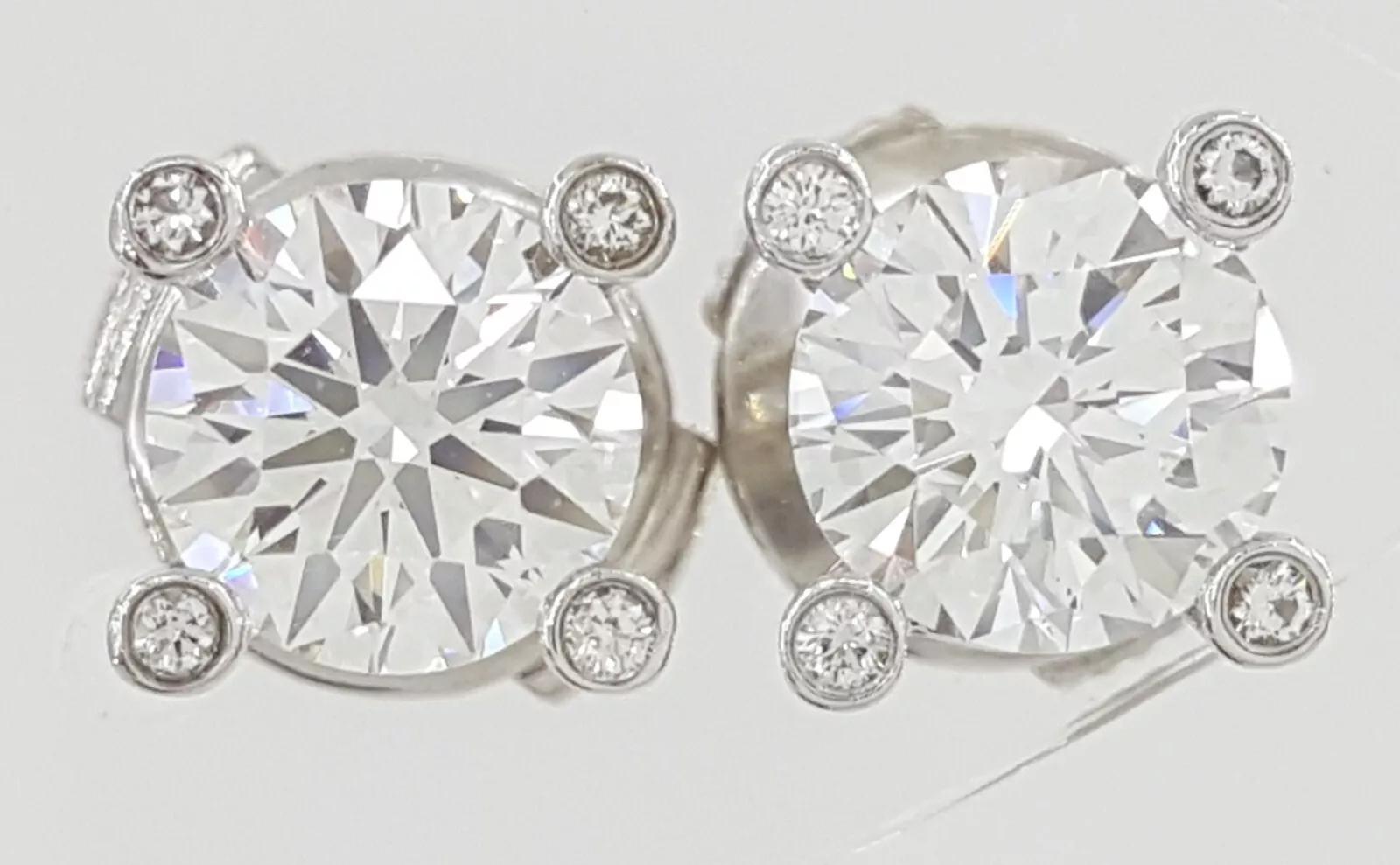 David Yurman GIA Certified 1.44 Carat Platinum Diamond Stud Earrings In Excellent Condition For Sale In Chicago, IL