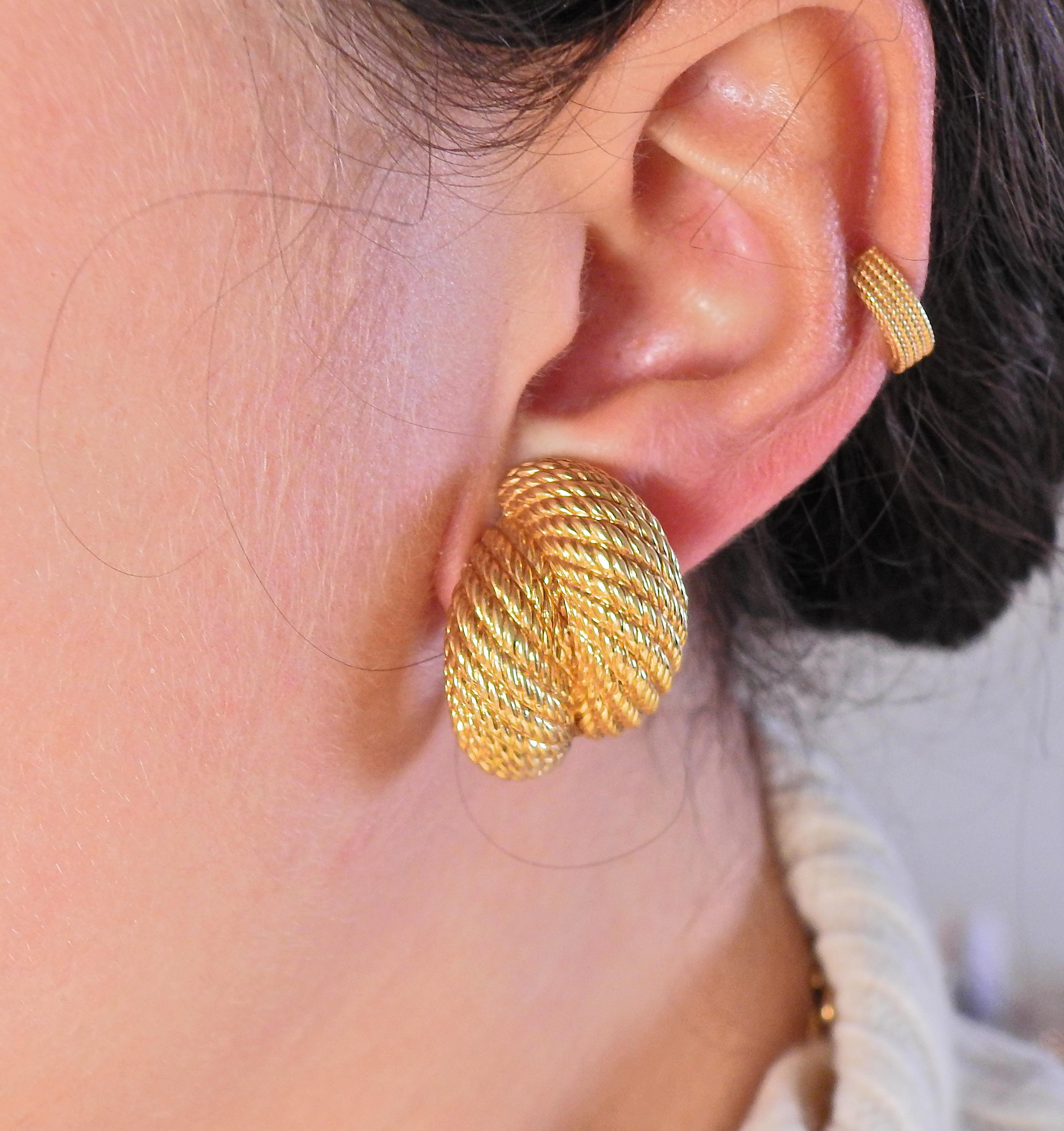 David Yurman Gold Woven Earrings In Excellent Condition For Sale In New York, NY