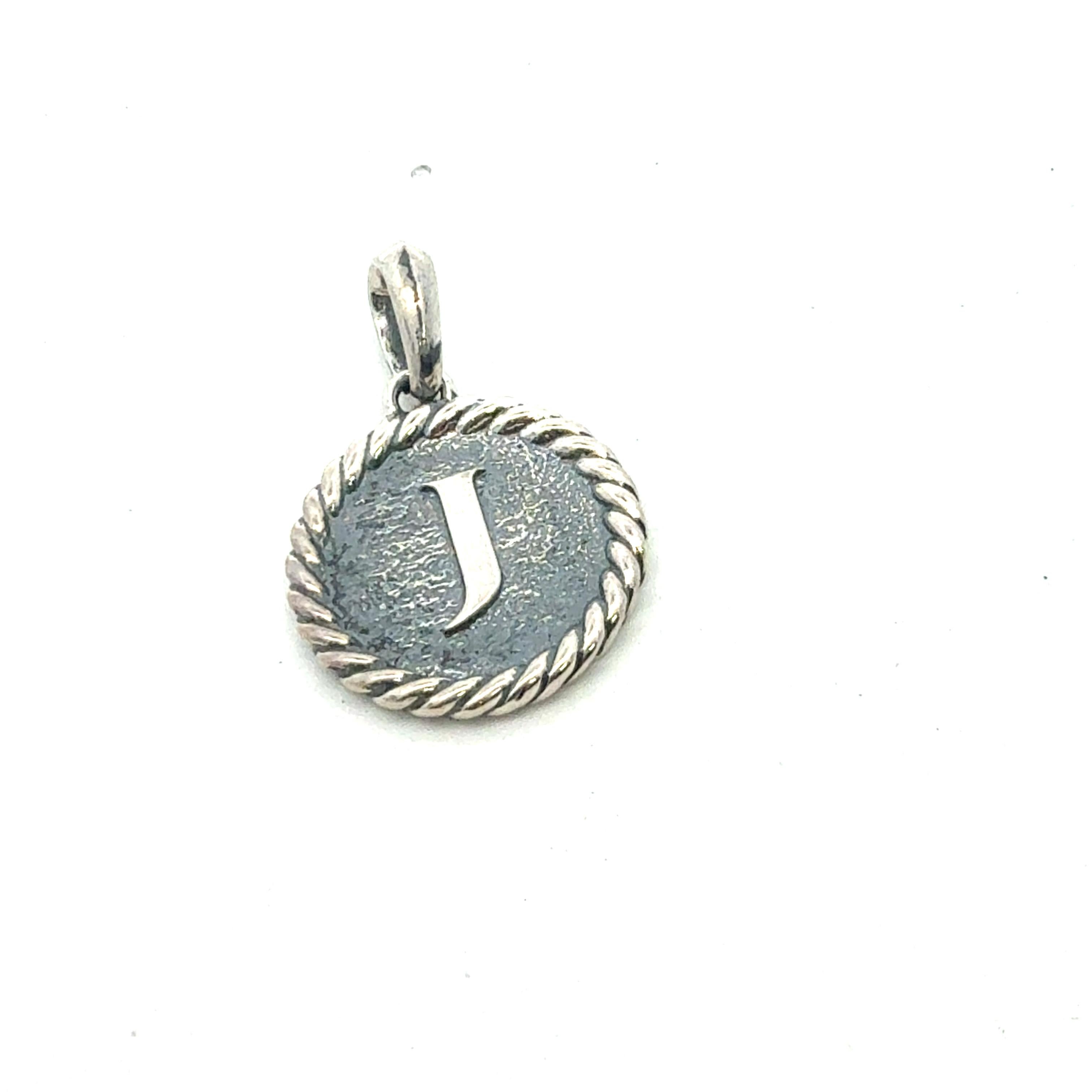 David Yurman J Initial Amulet Pendant Sterling Silver Estate In condizioni buone in vendita a Brooklyn, NY