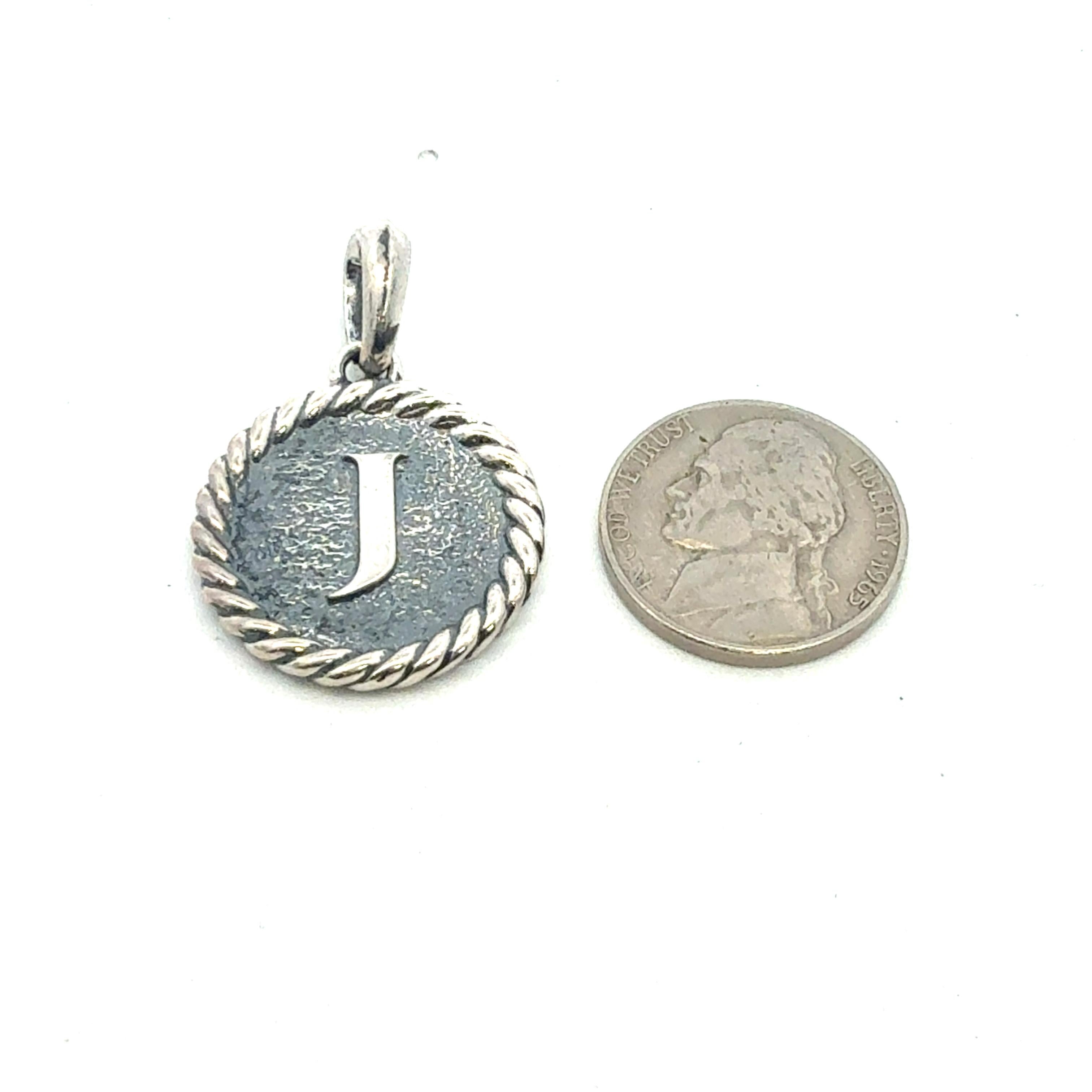 Donna David Yurman J Initial Amulet Pendant Sterling Silver Estate in vendita